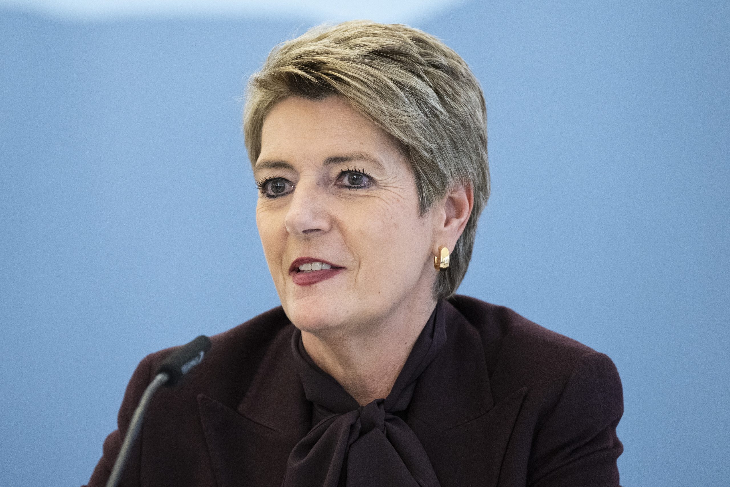 Ministra defende que regulamentação do setor deve ser revista após queda do Credit Suisse
