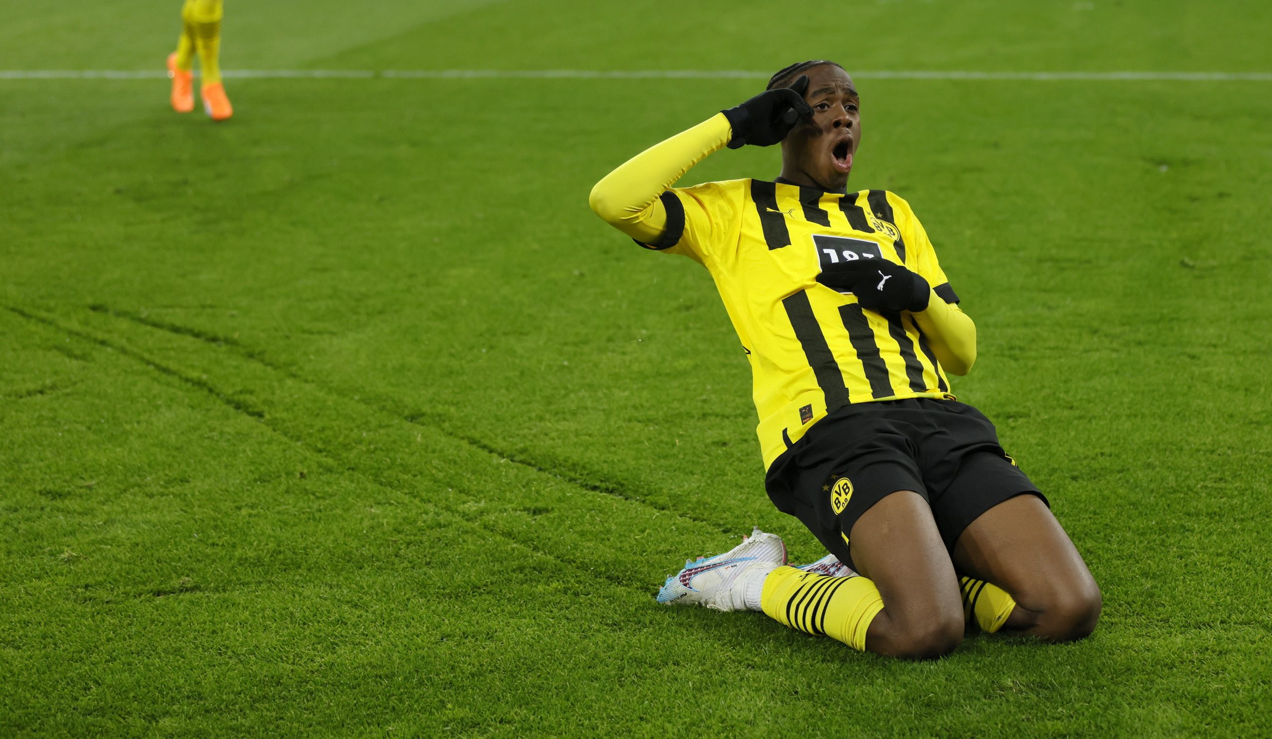 Borussia Dortmund vence na Bundesliga no regresso de Haller aos relvados