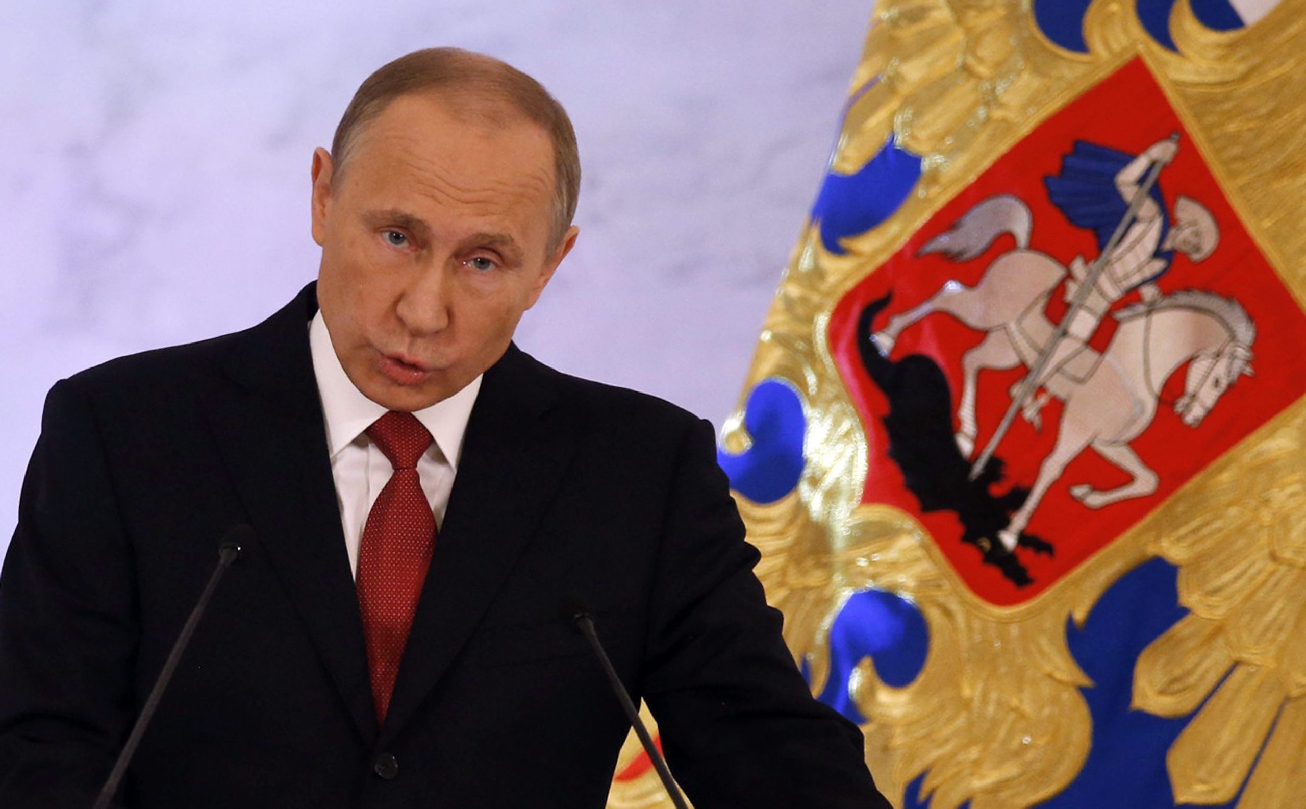 Vladimir Putin diz não procurar a confrontação, mas “amigos”