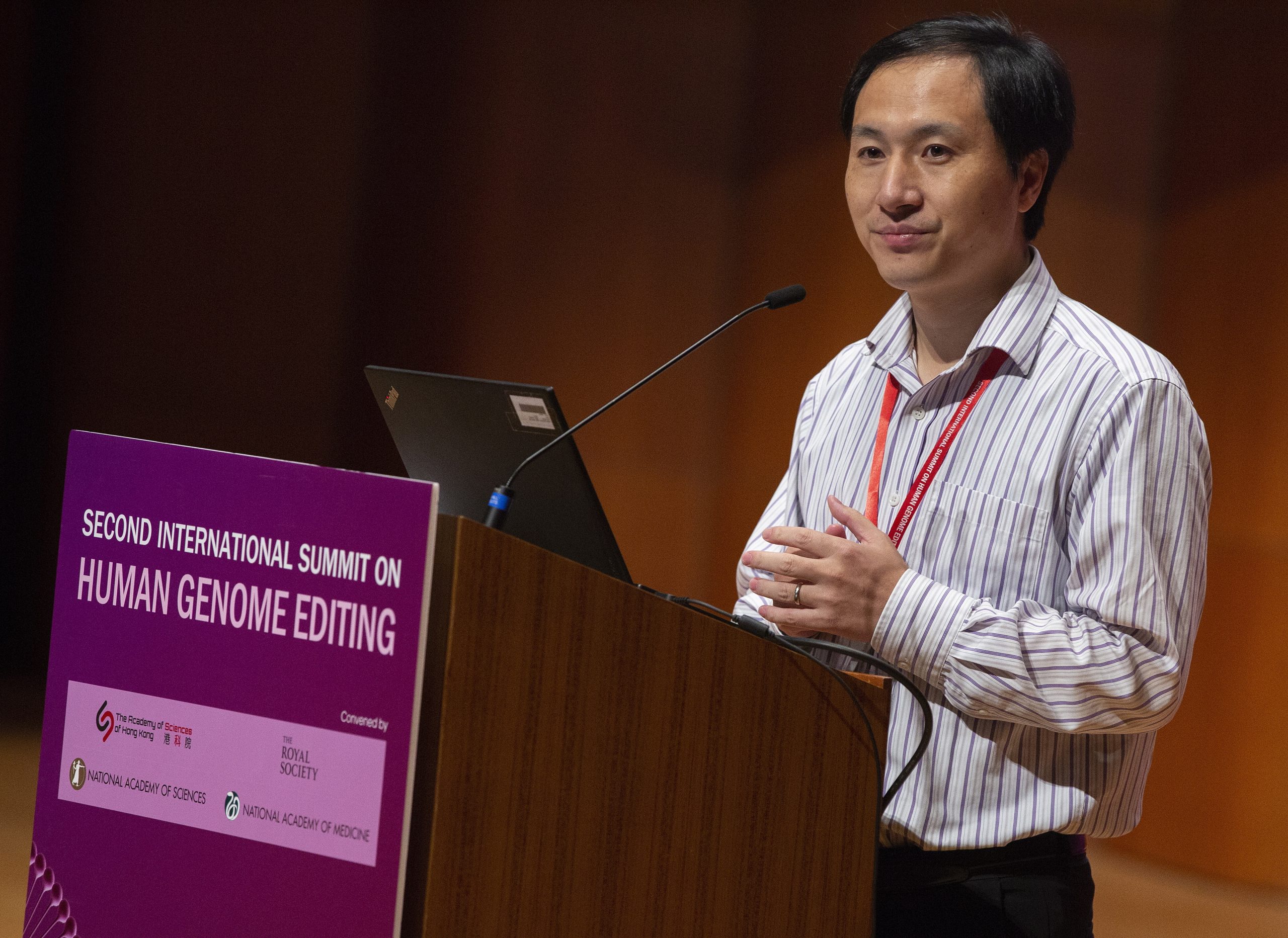 Cientista chinês que criou os primeiros bebés geneticamente manipulados está orgulhoso do seu trabalho e anuncia nova gravidez