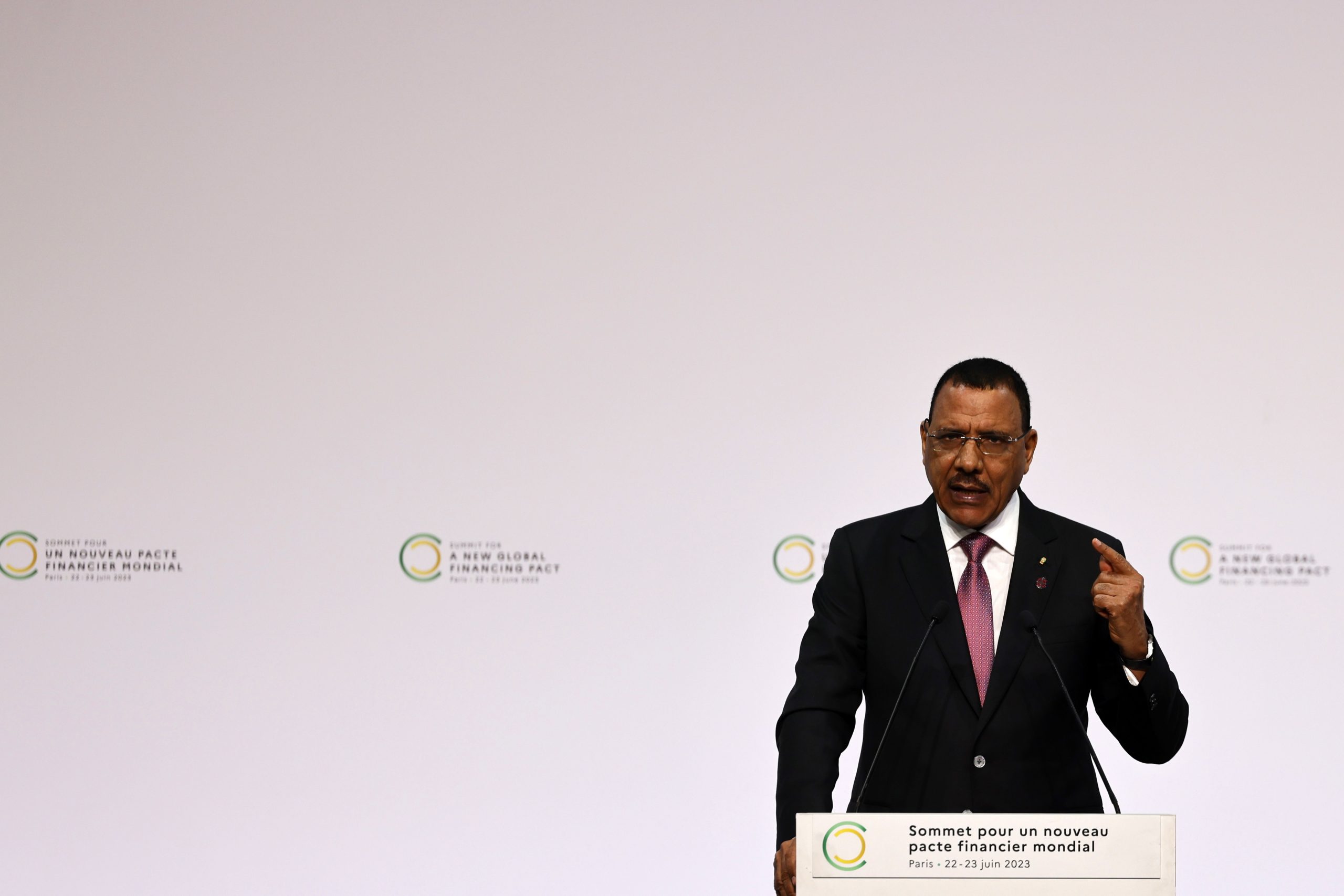 Niger: Militares declaram derrube do regime presidencial na televisão