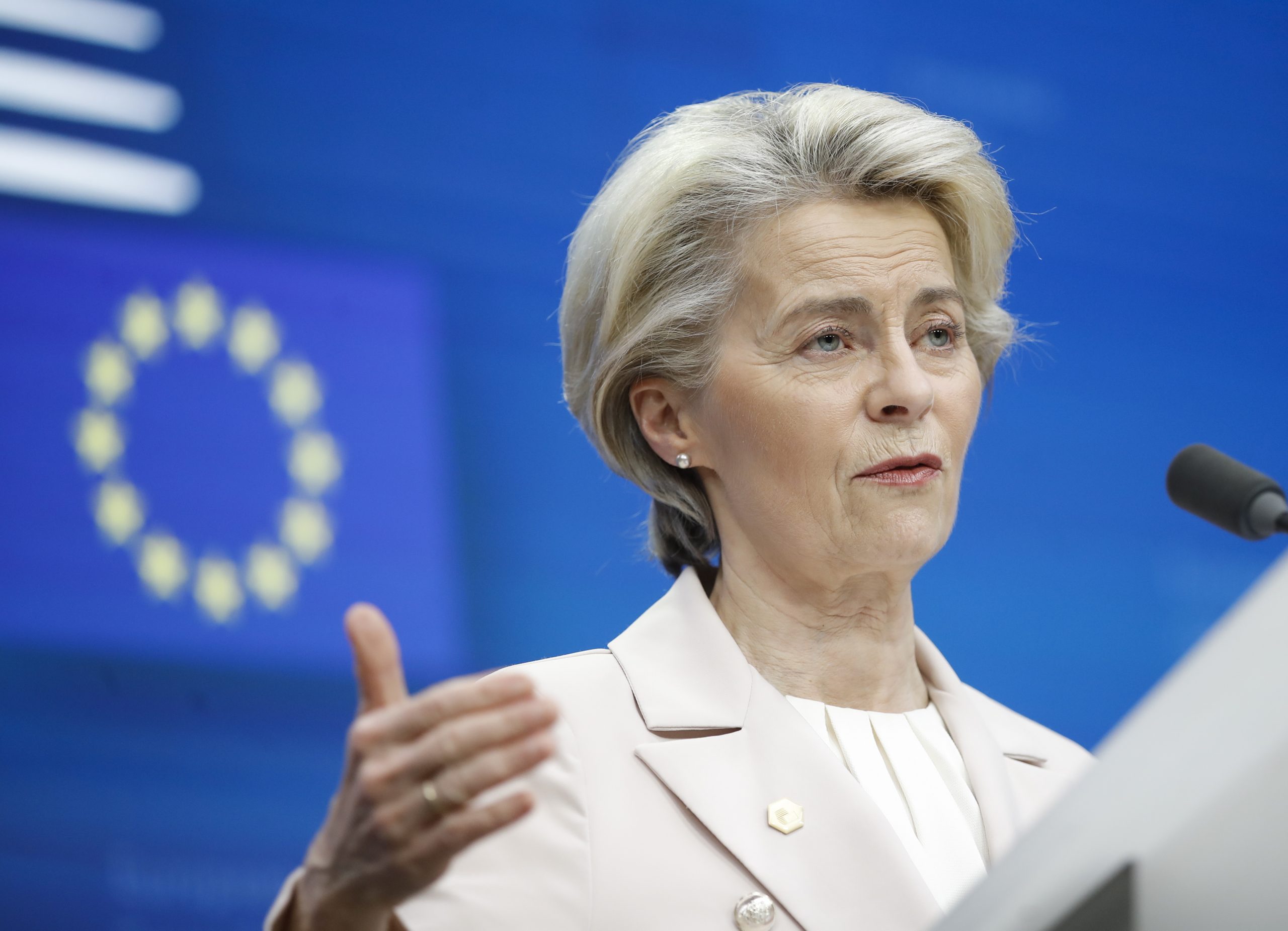 Von der Leyen anuncia novo pacote de sanções à Rússia com alargamento a entidades iranianas
