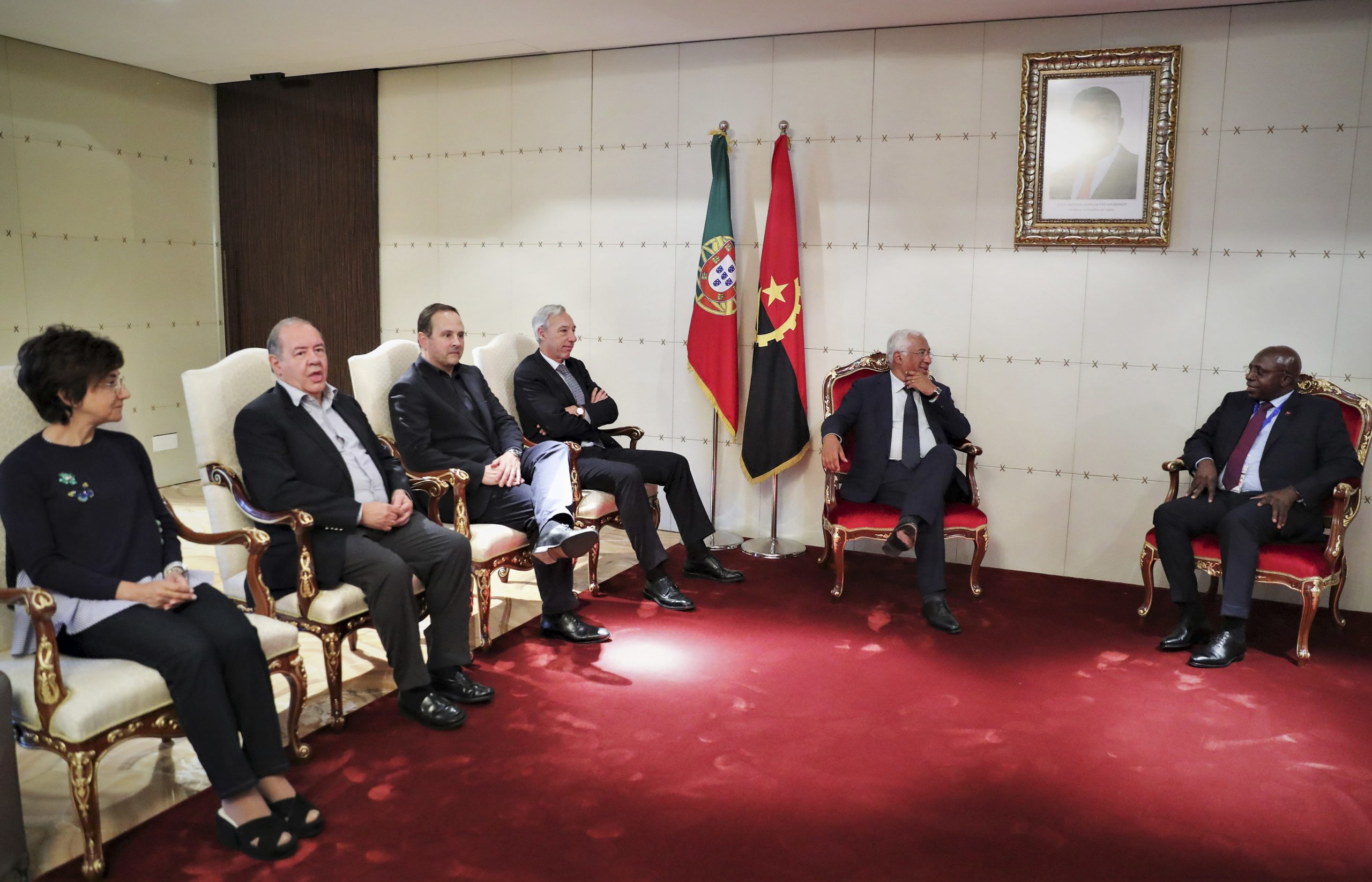 Costa convida Presidente de Angola para as comemorações dos 50 anos do 25 de Abril