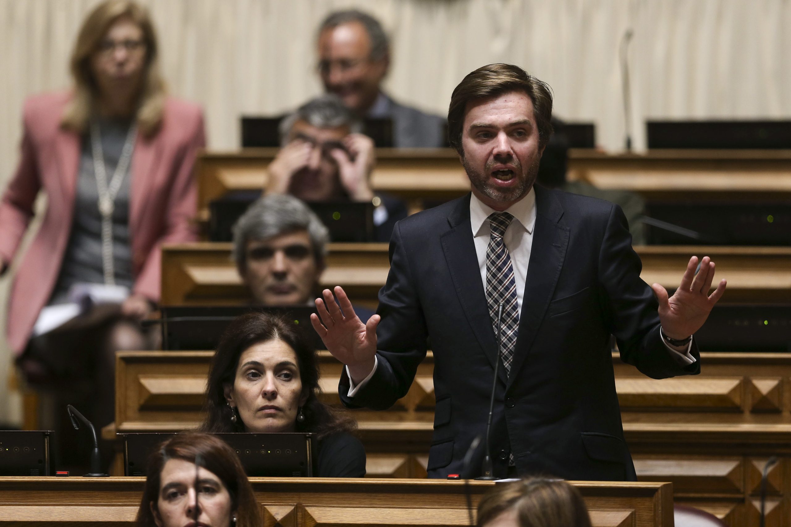 CDS-PP destaca empenhamento pela não suspensão de fundos