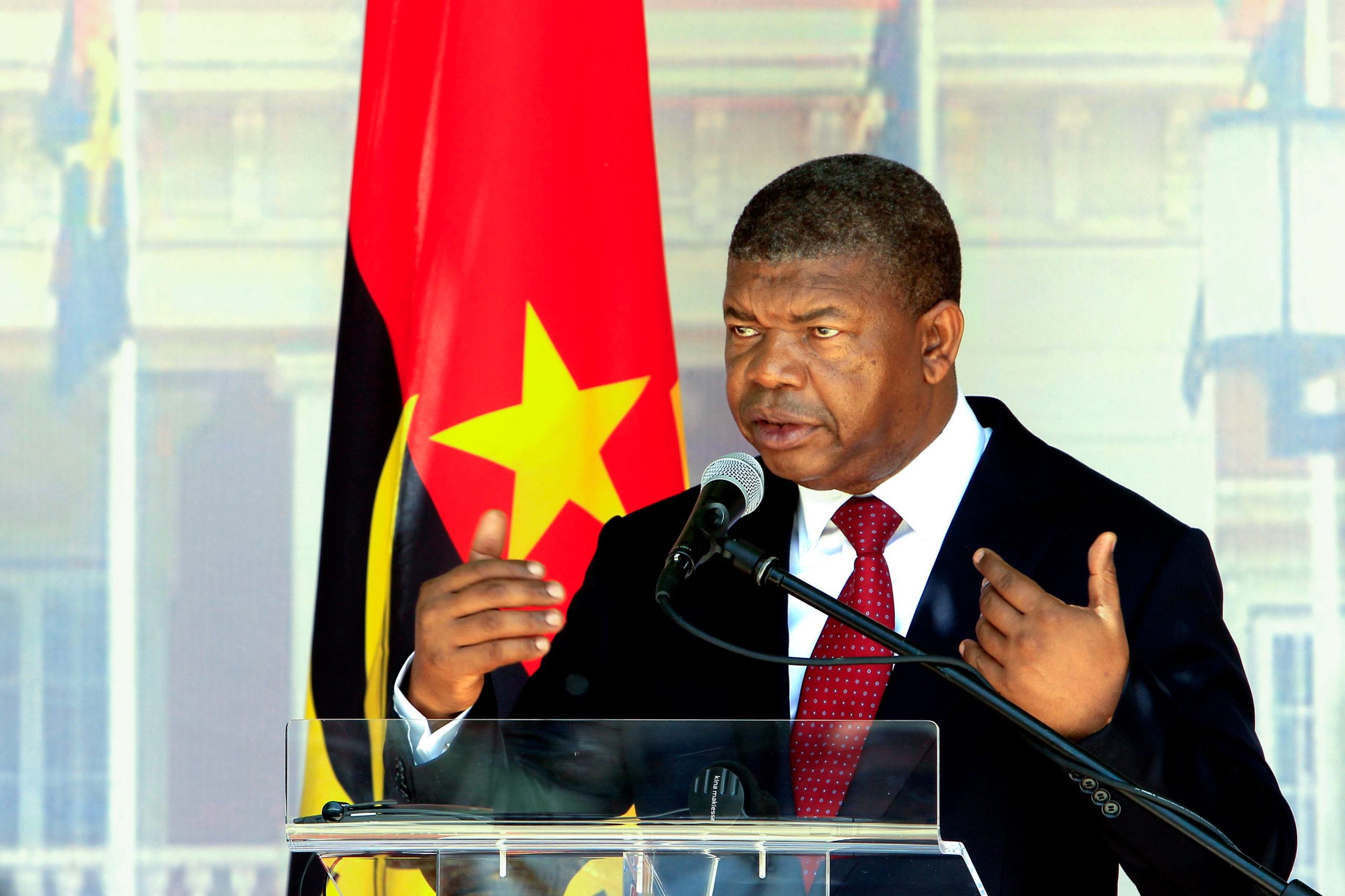 Angola está a negociar dois empréstimos no valor de 2.350 milhões de euros com Banco Mundial