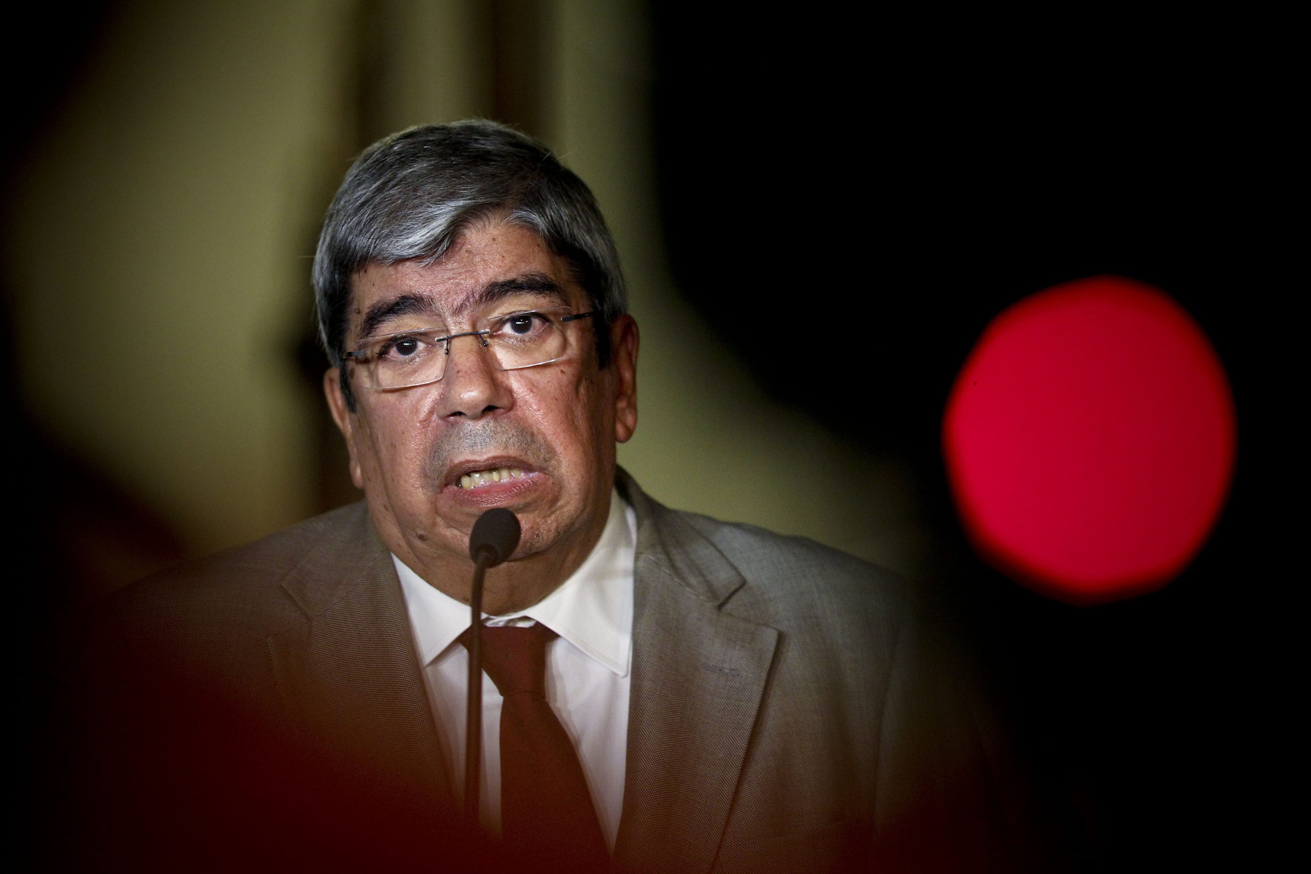 Ferro Rodrigues diz que Mário Soares está a lutar e a resistir como fez toda a vida
