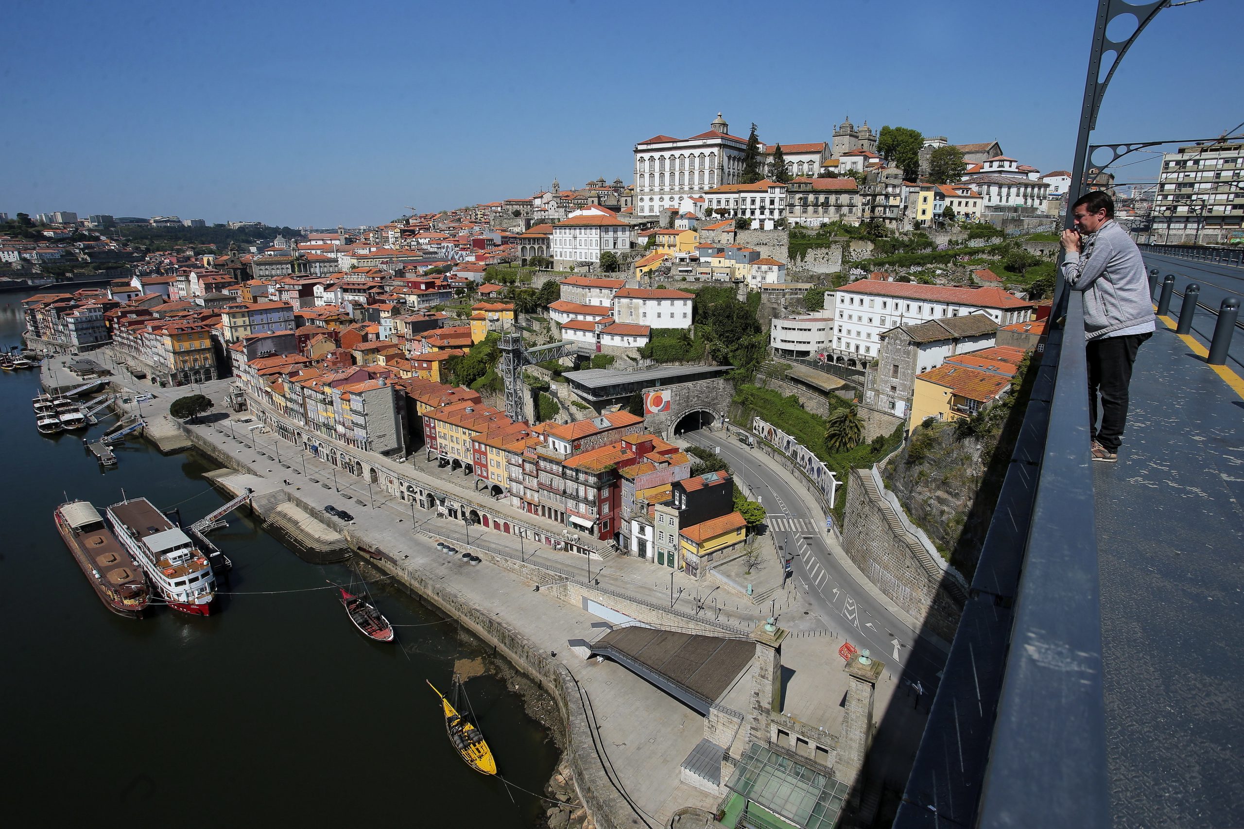 Área Metropolitana do Porto quer usar fundos comunitários para comprar computadores para alunos carenciados