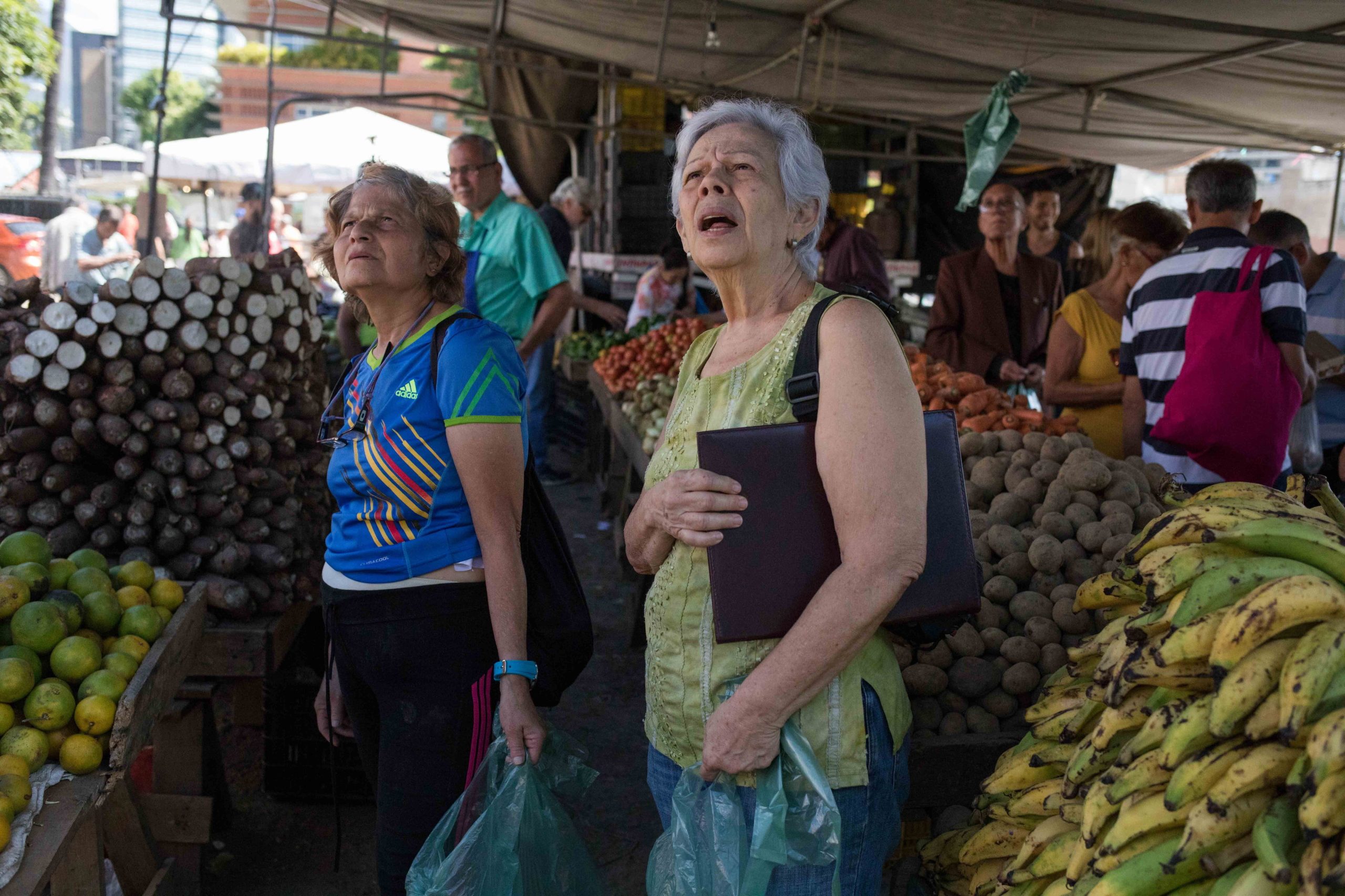 Falta de bens e preços altos prejudicam luso-venezuelanos