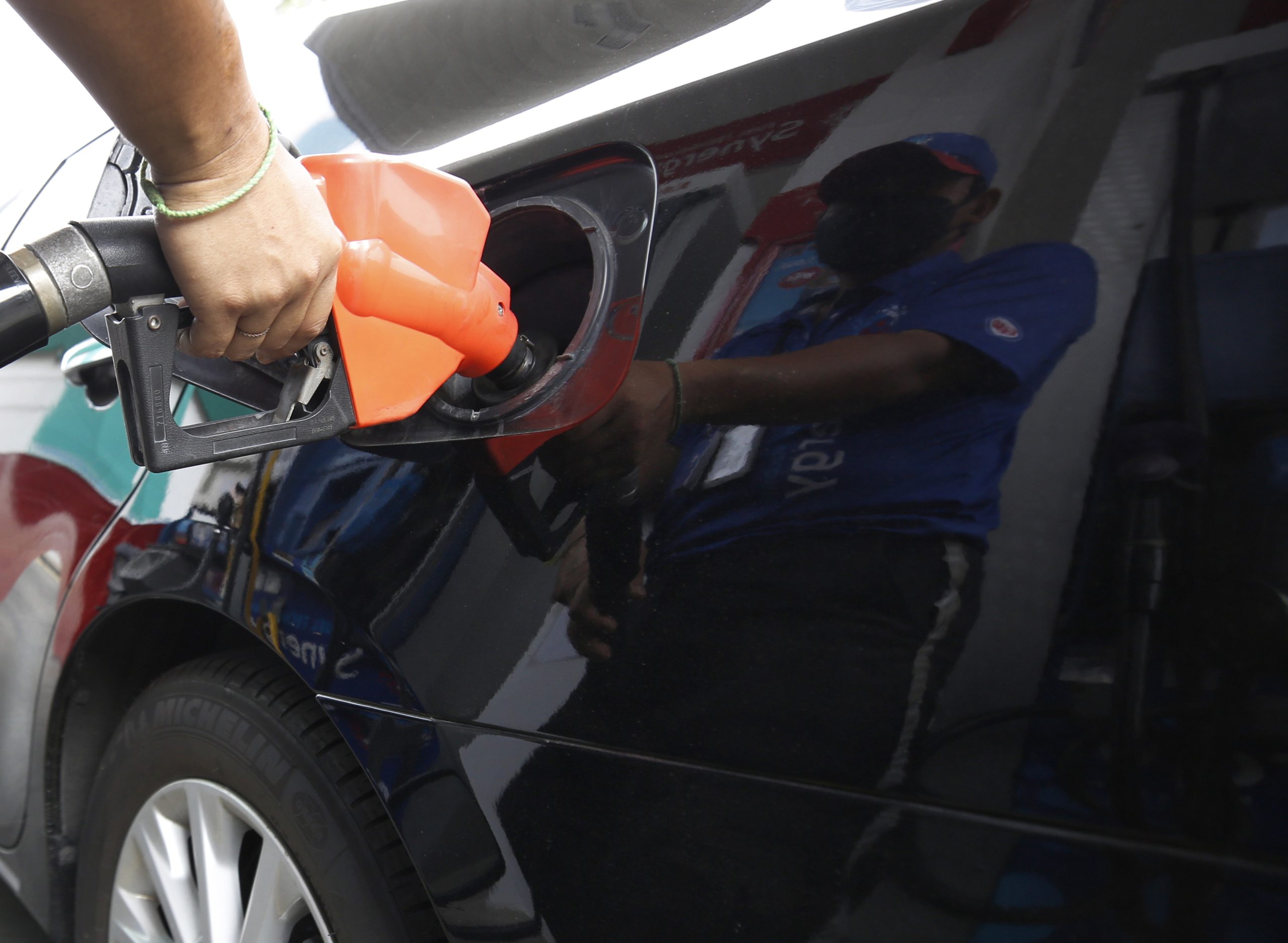 Preço médio semanal da Entidade Reguladora desce 4% para a gasolina e 2,7% para o gasóleo
