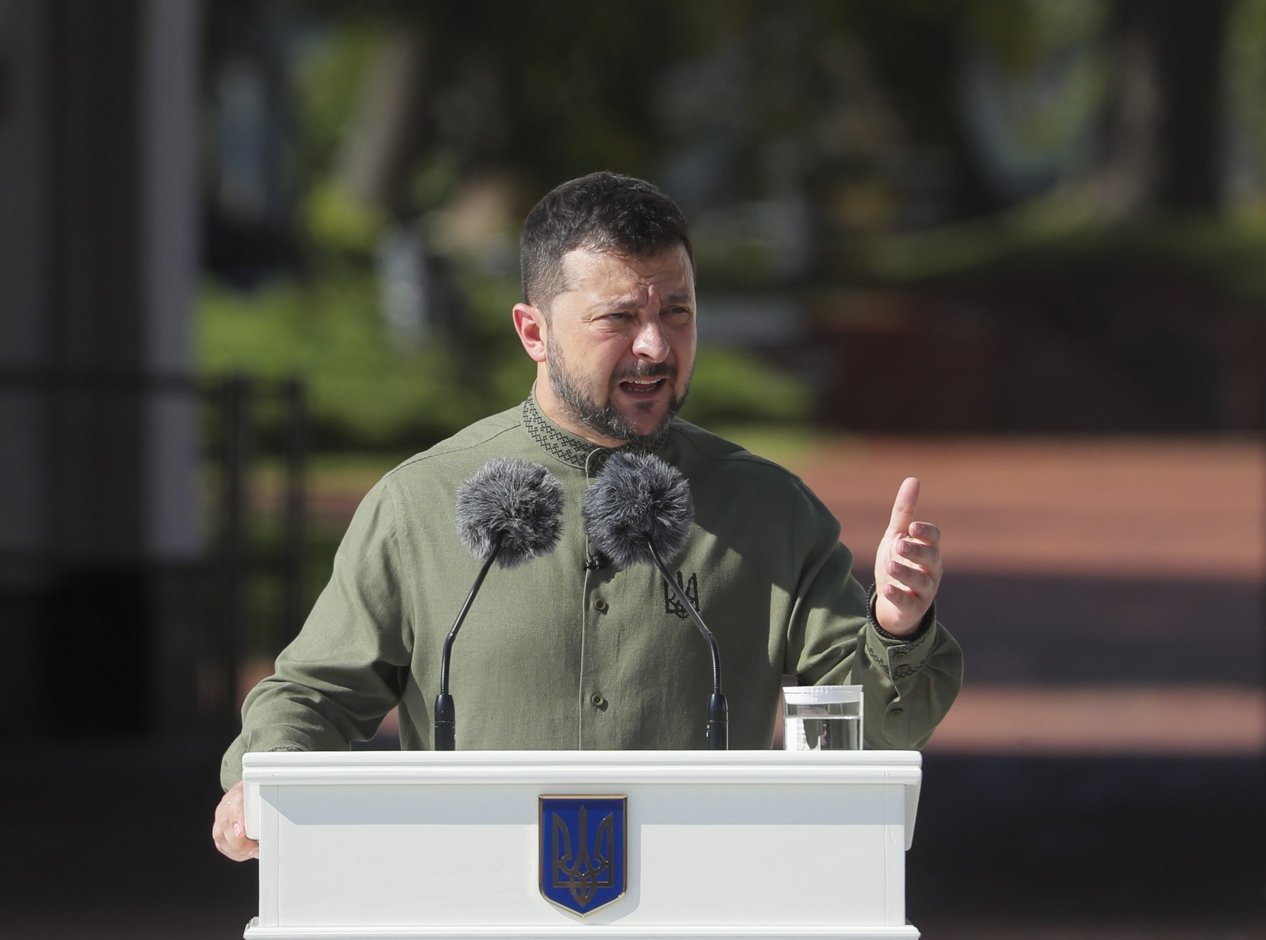 Zelensky admite impulso político para a desmilitarização da Crimeia