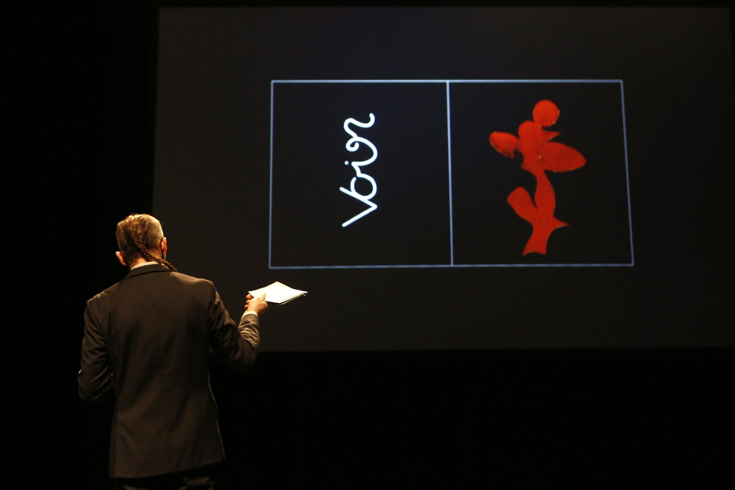 “Sou a face e a outra face.” Johann Le Guillerm apresenta o surrealismo da verdade no Porto