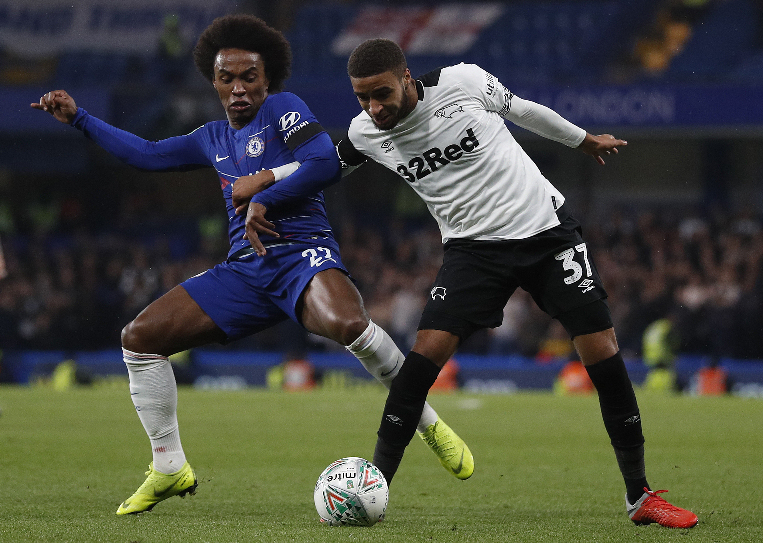 Gigantes londrinos ganham na Taça da Liga inglesa