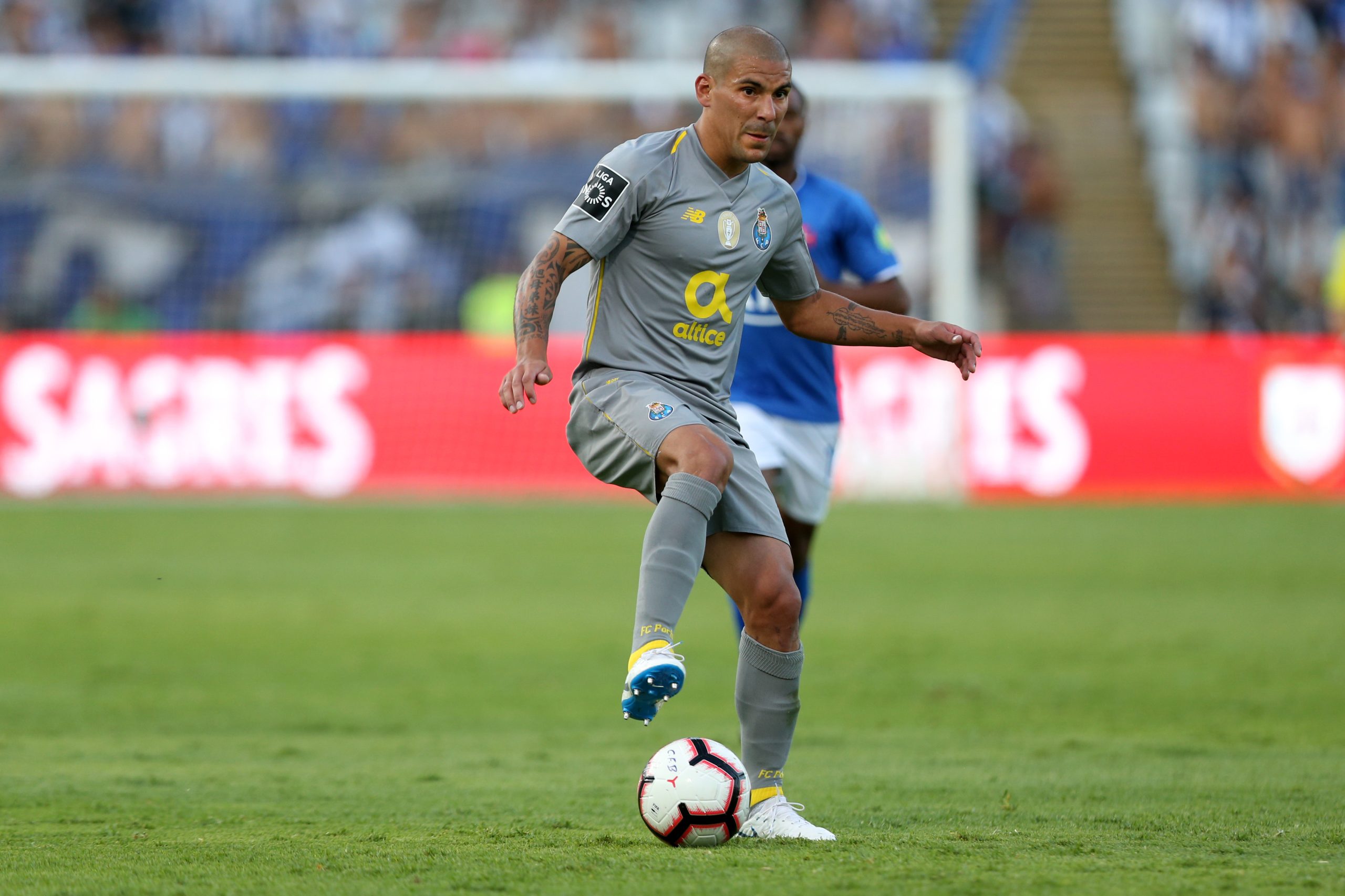 Maxi Pereira diz que só um FC Porto “inteligente” vencerá o Lokomotiv Moscovo