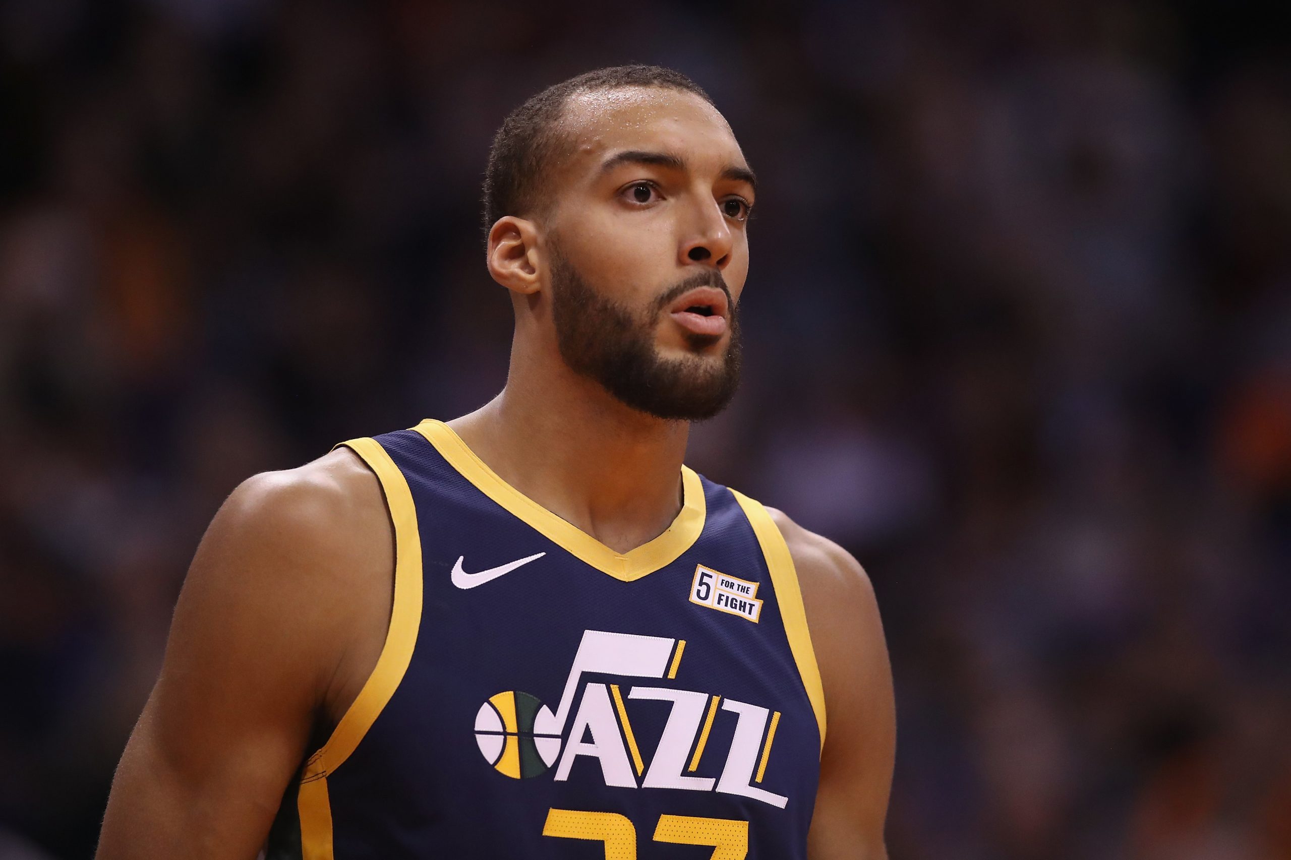 NBA suspende temporada depois de jogador testar positivo ao novo coronavírus