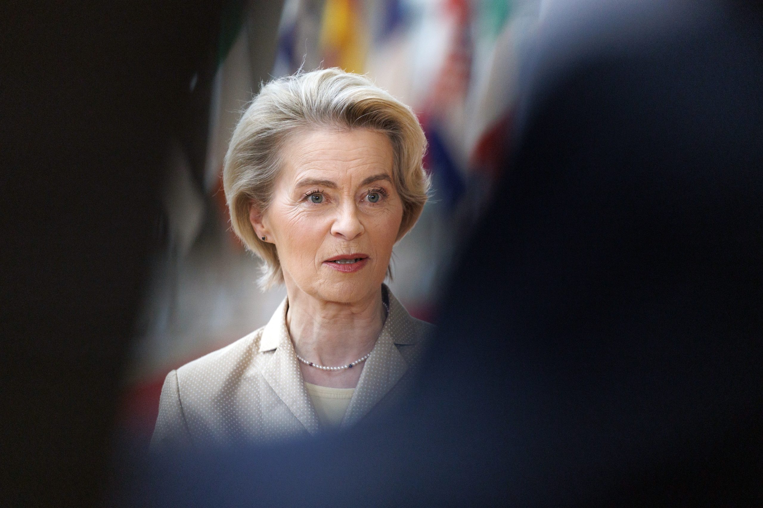 Von der Leyen divulga plano para mobilizar 800 mil milhões para defesa europeia