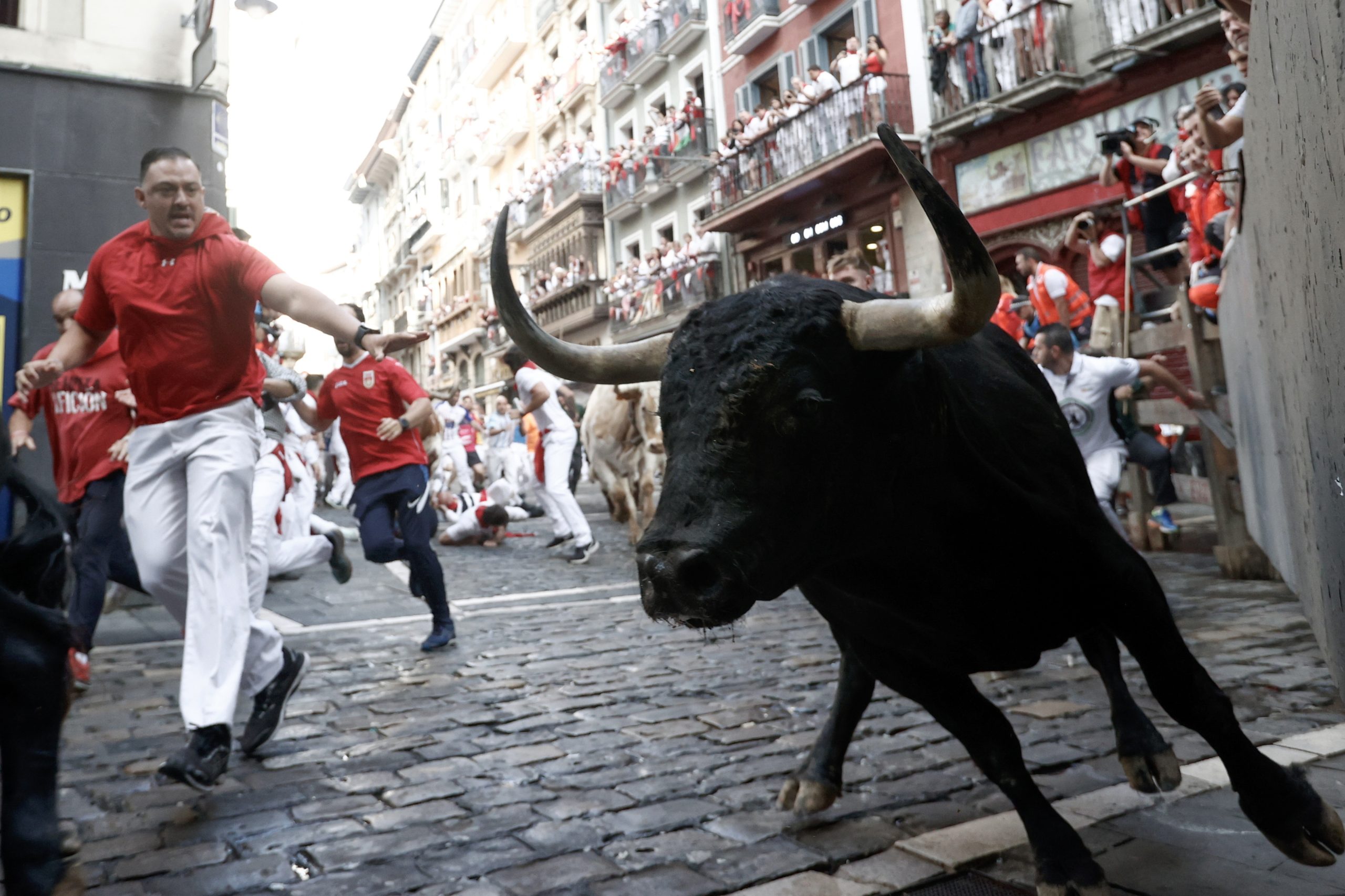 Dois minutos e 18 segundos foram suficientes para haver mais três feridos em San Fermín