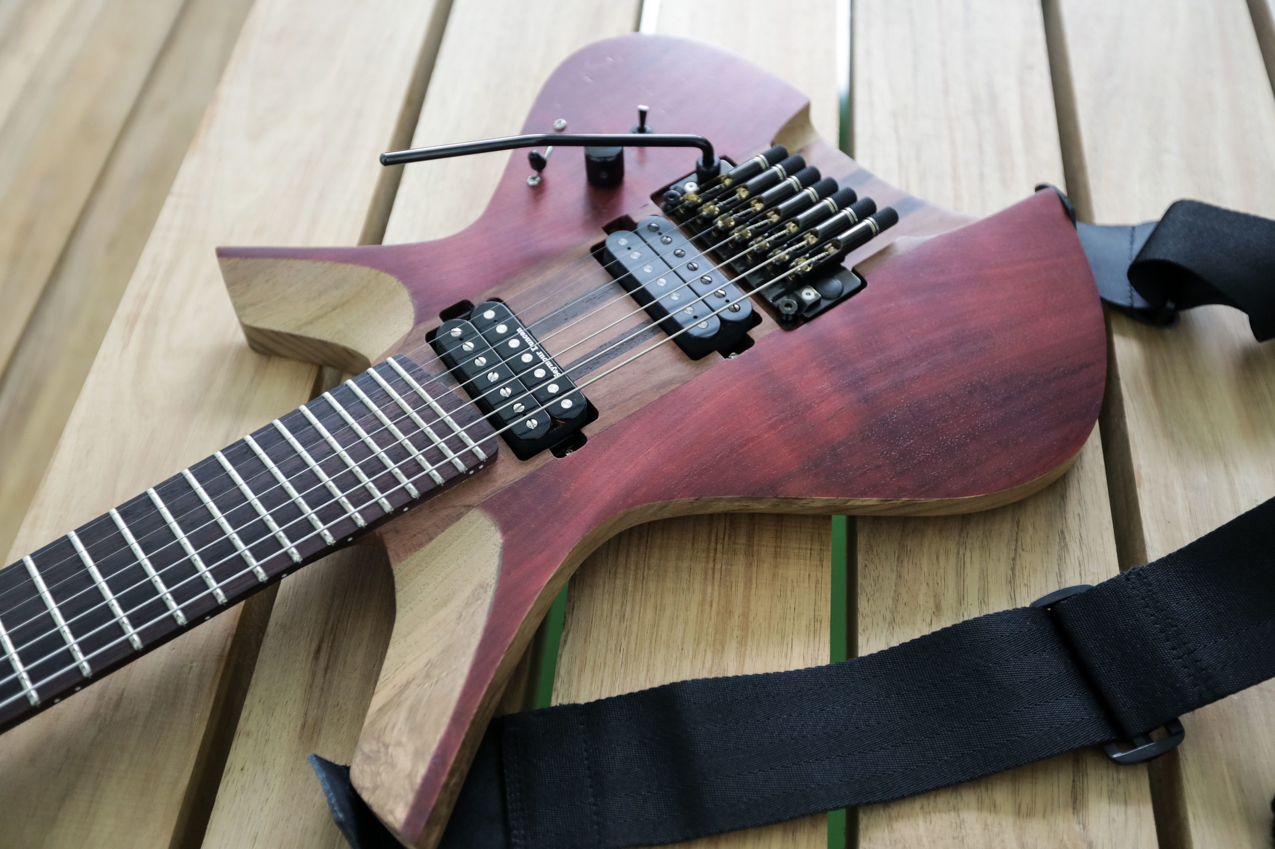 Guitarras e bancos de jardim para combater a “invasão” de acácias na Sertã