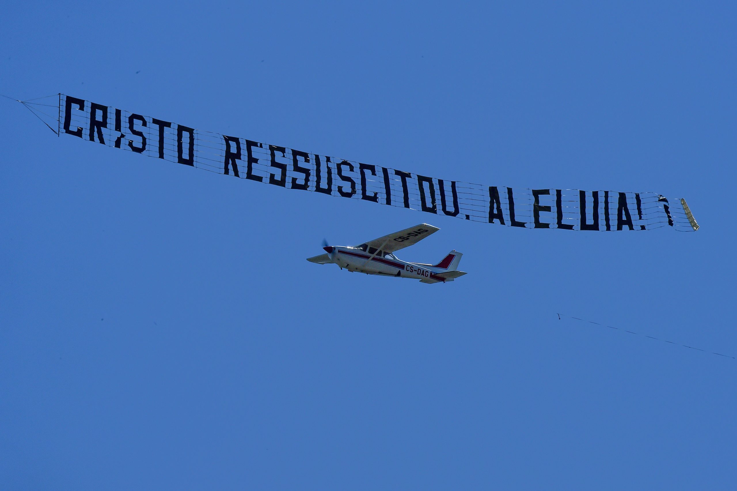 “Cristo ressuscitou, aleluia!”. Em Viseu, cristãos ergueram olhos para o céu para receber bênção pascal
