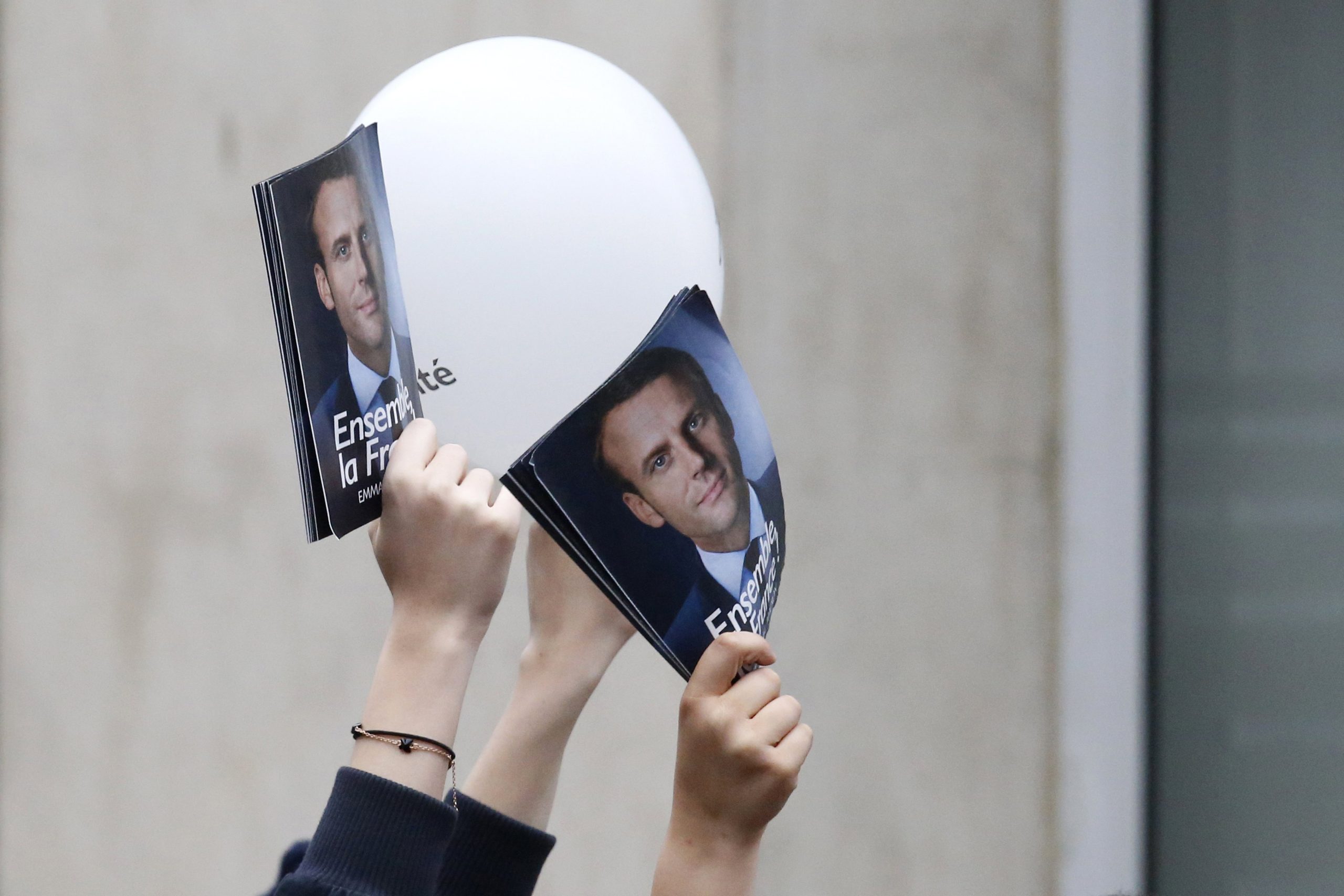 Putin pede a Macron para superar a “desconfiança mútua” e “unir forças”