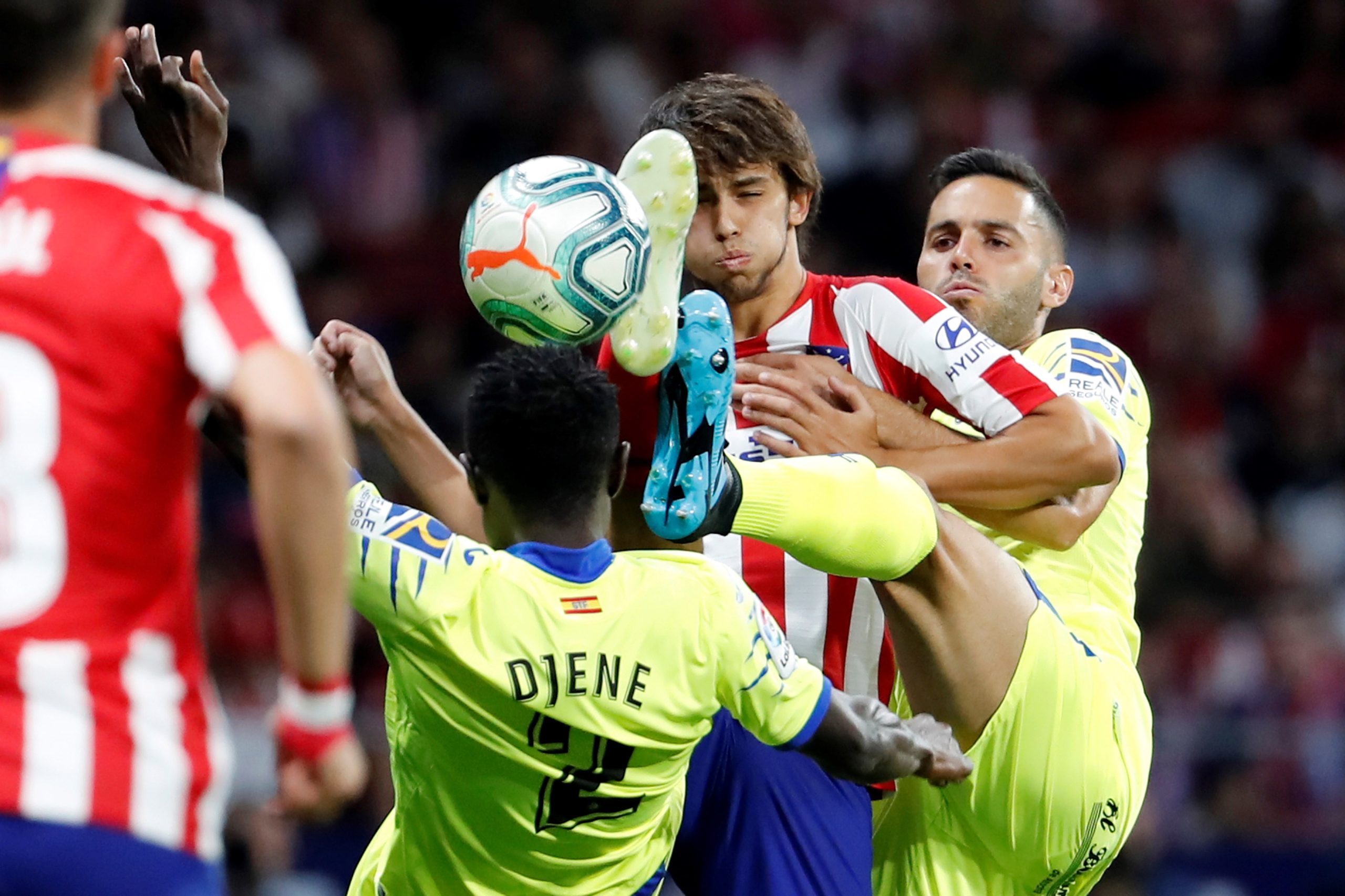 Atlético estreia-se com vitória magra e com pinceladas de João Félix