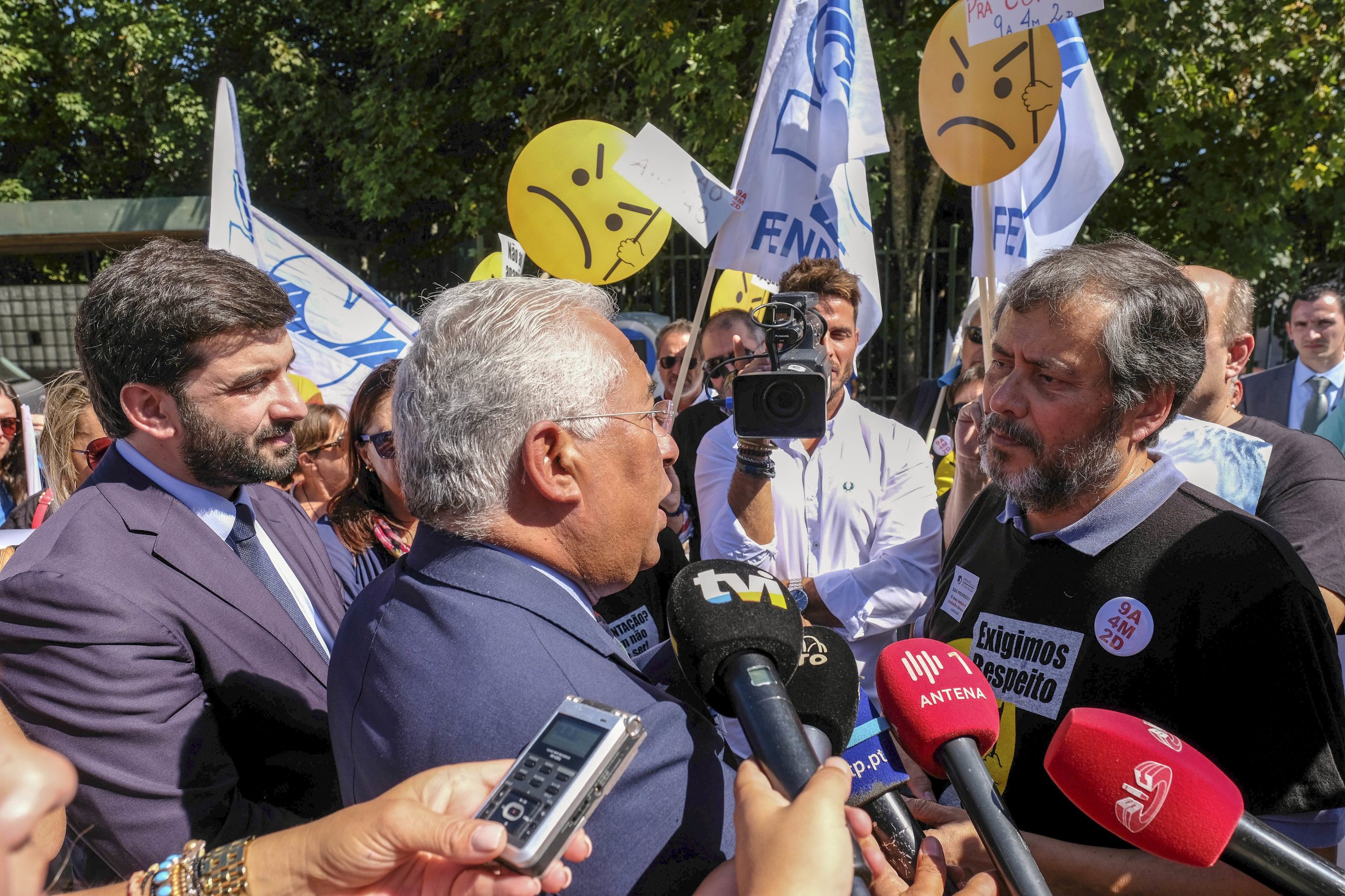 Sindicatos de professores entregam pré-aviso de greve parcial entre 15 de outubro e 31 de dezembro