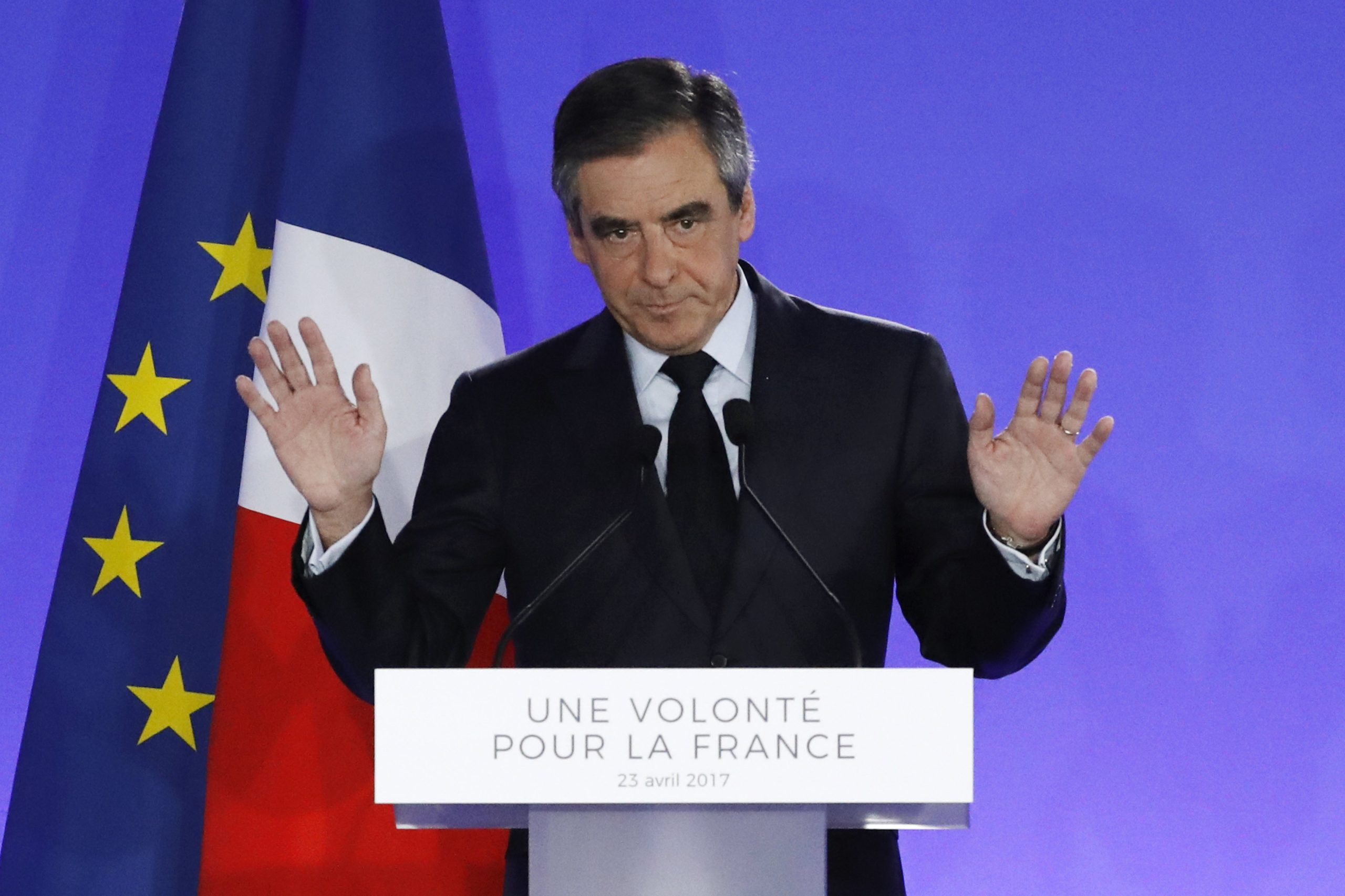 França: Fillon reconhece derrota e apela ao voto em Macron