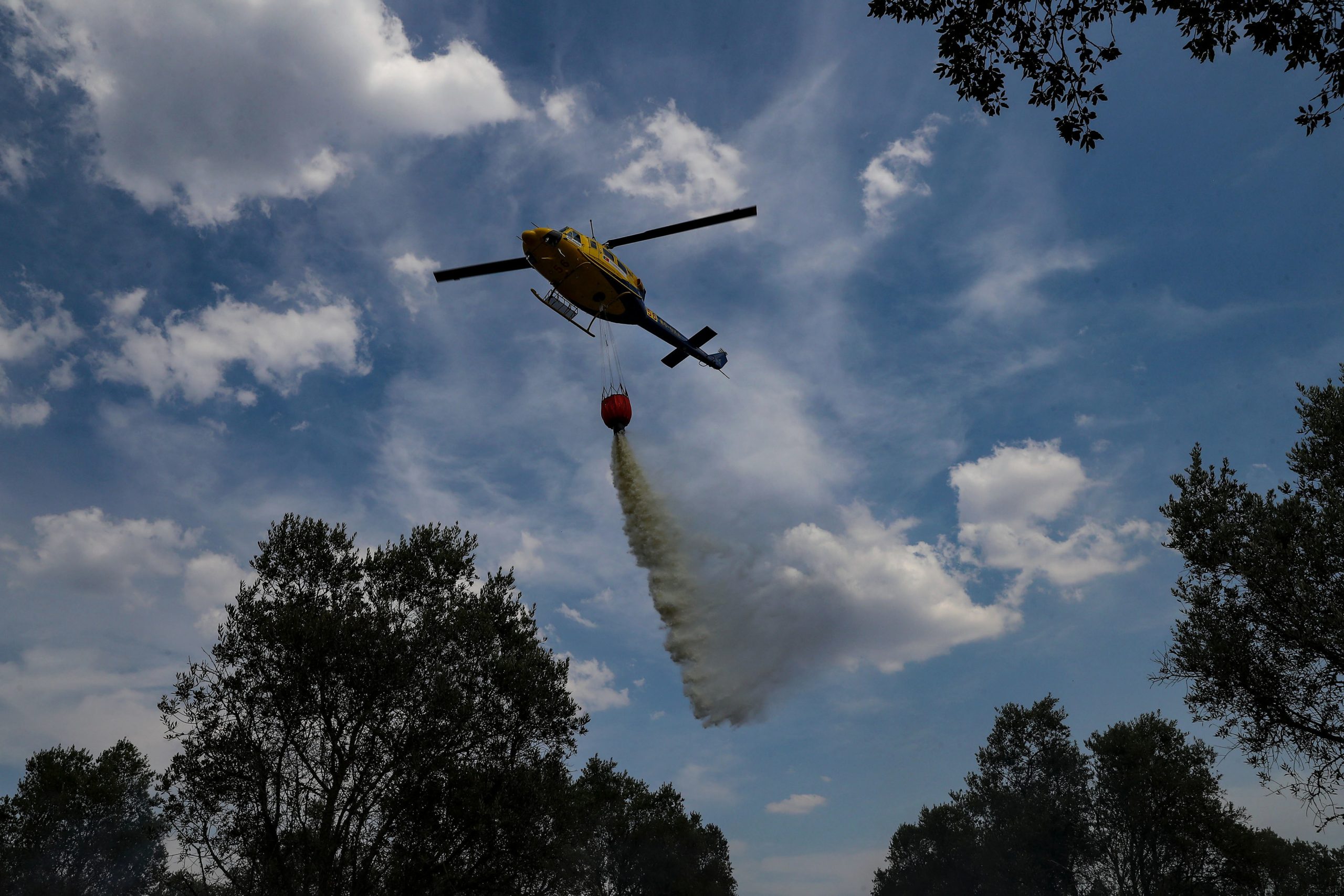 Incêndios: Helicóptero deslocalizado para Ponte de Sor deverá regressar a Santarém