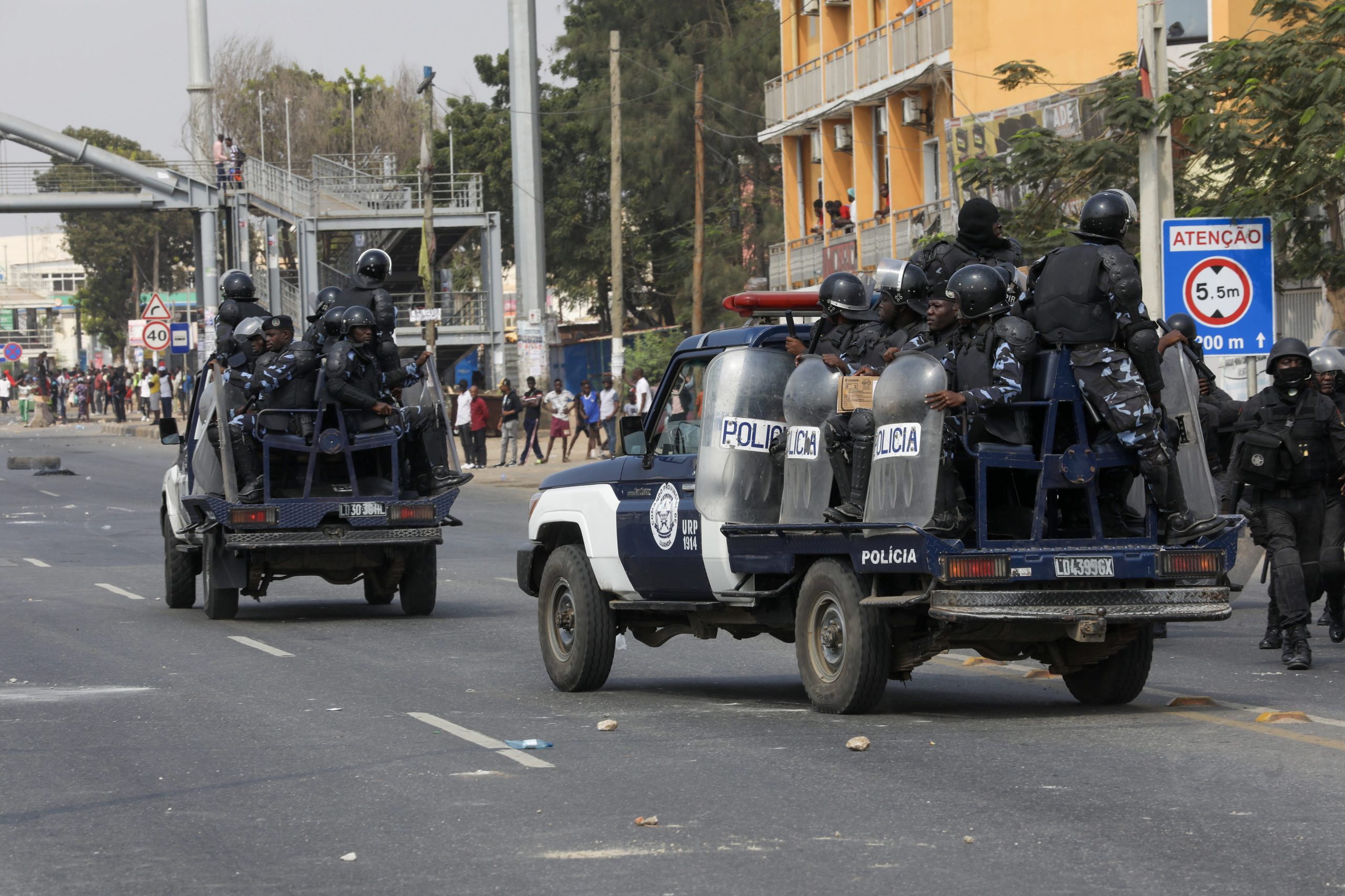 Polícia angolana desrespeita direito à manifestação e mata civis inocentes, diz a Amnistia Internacional