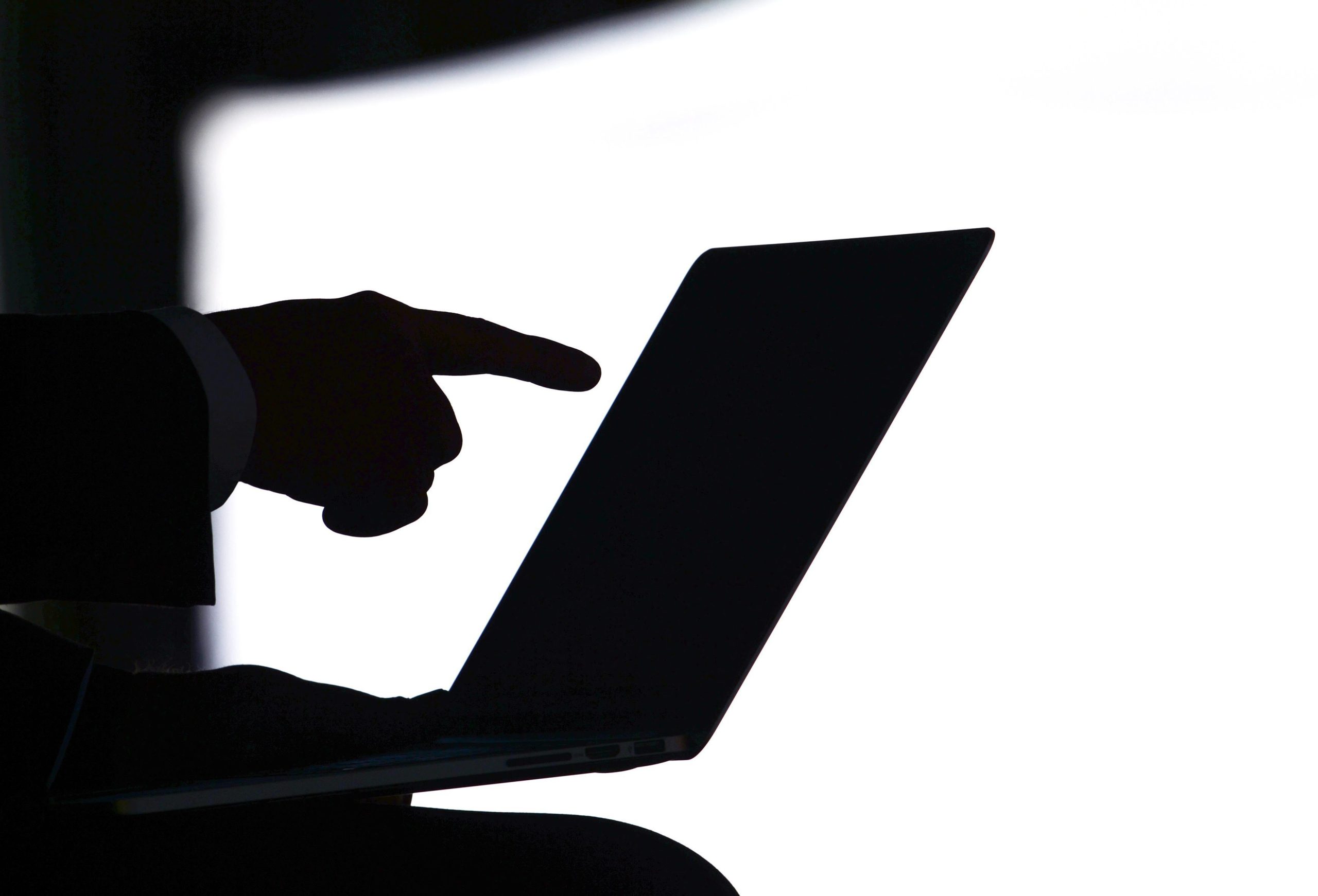 Jovens entre os 12 e os 16 anos vendem conteúdos íntimos online