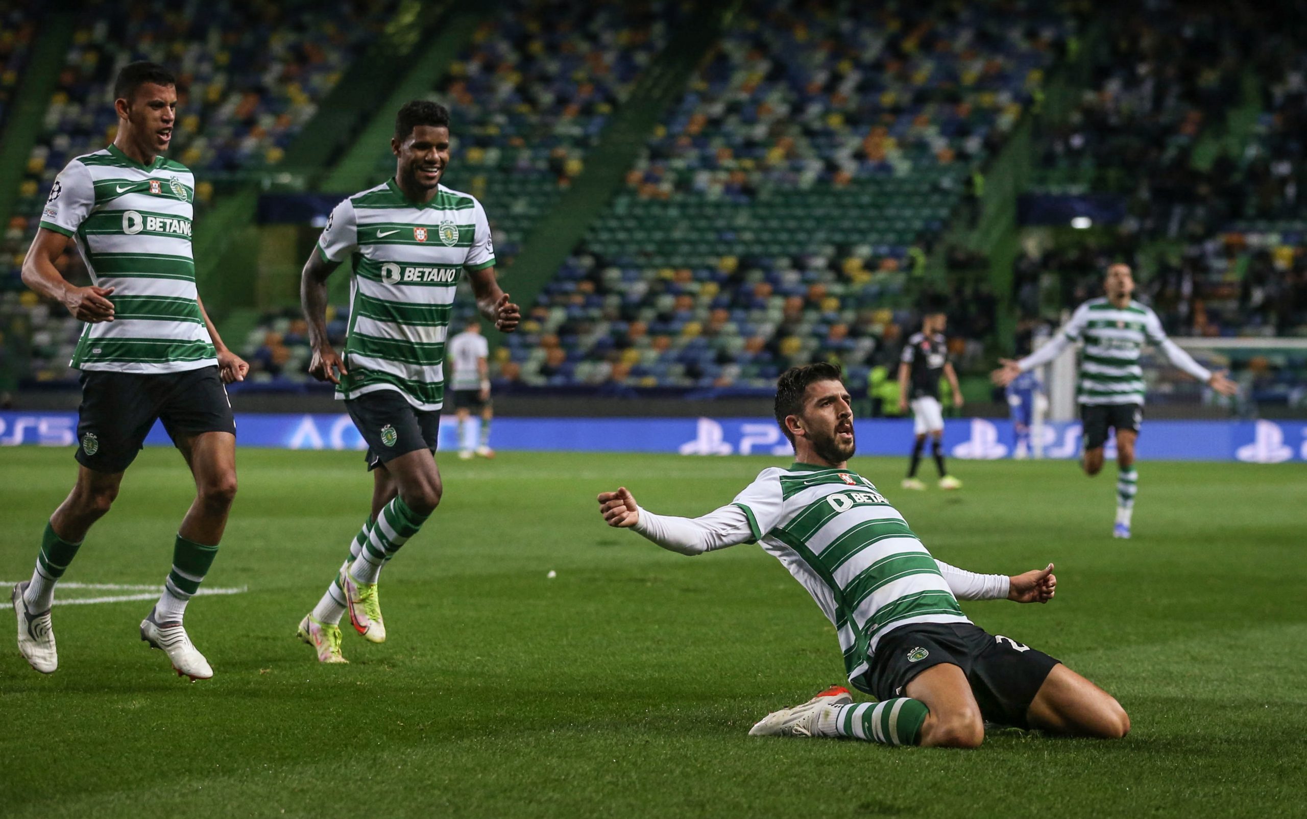 Sporting volta a golear Besiktas e mantém-se na luta por um lugar nos ‘oitavos’ da ‘Champions’