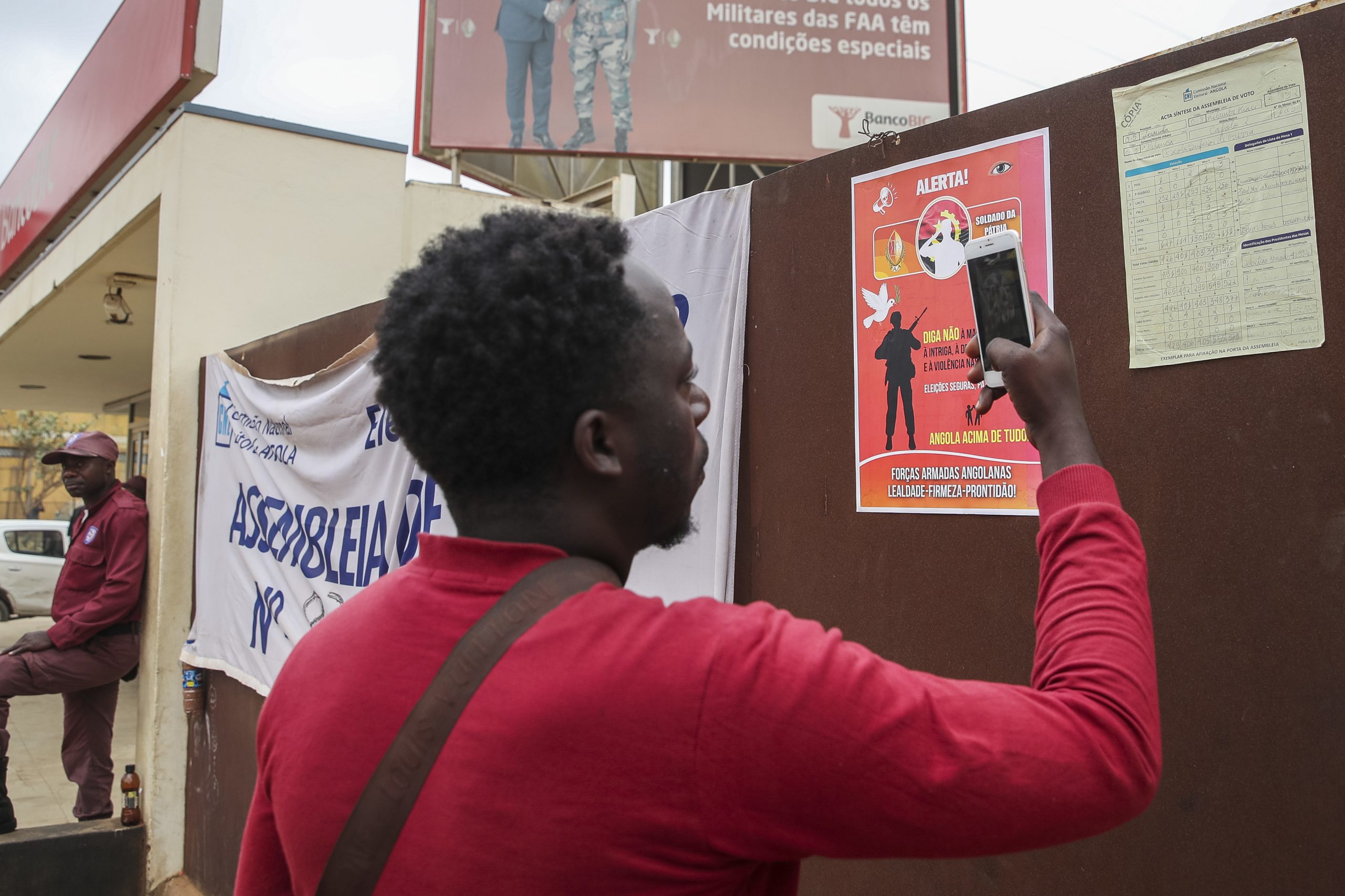 “Estão a roubar o nosso voto”, ouve-se em bairros de Luanda