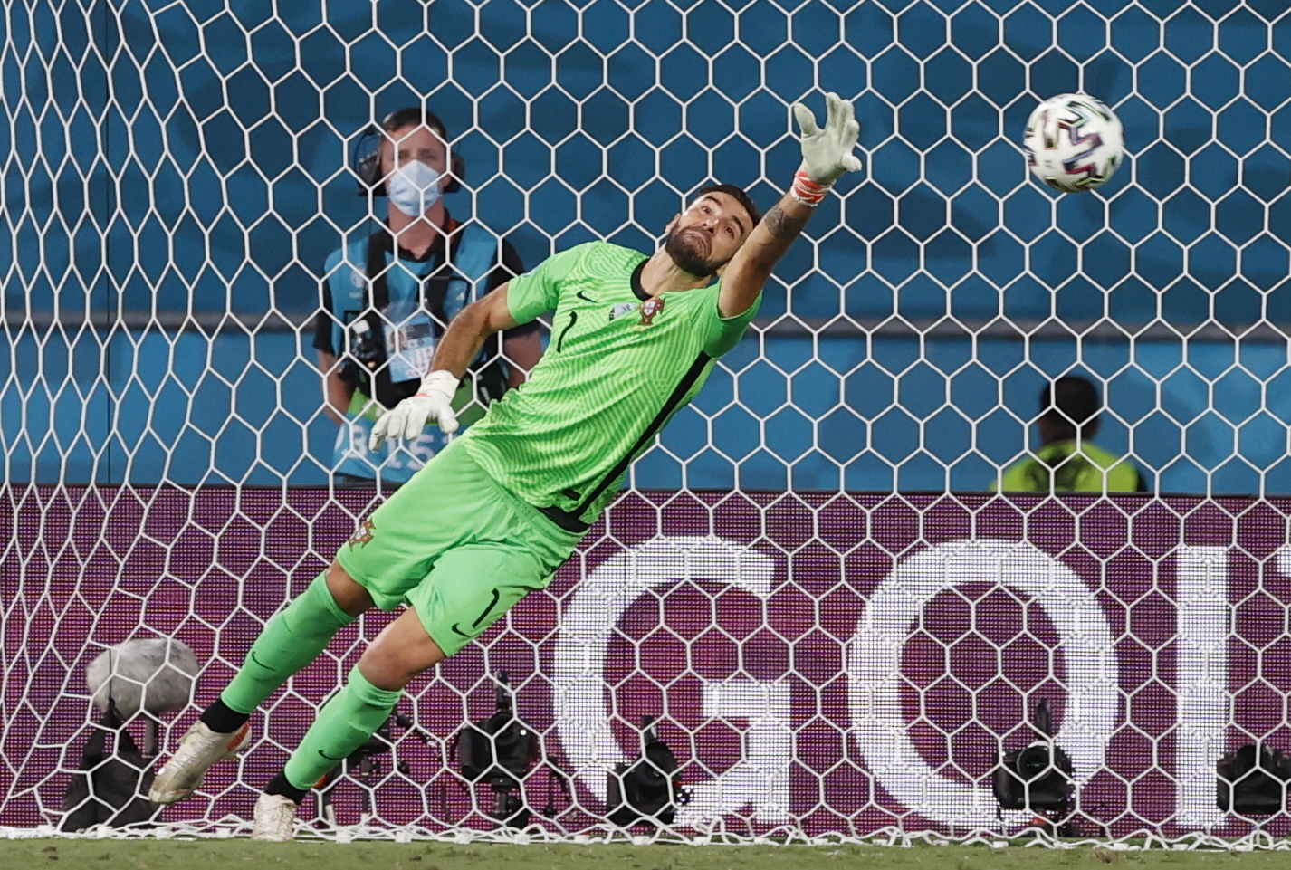 Seleção. Rui Patrício é o sétimo internacional luso a chegar aos 100 jogos