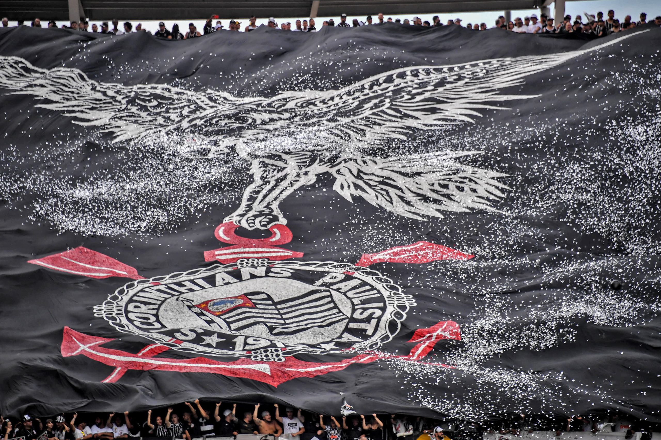 Oito jogadores do Corinthians e cinco elementos do ‘staff’ infetados com covid-19