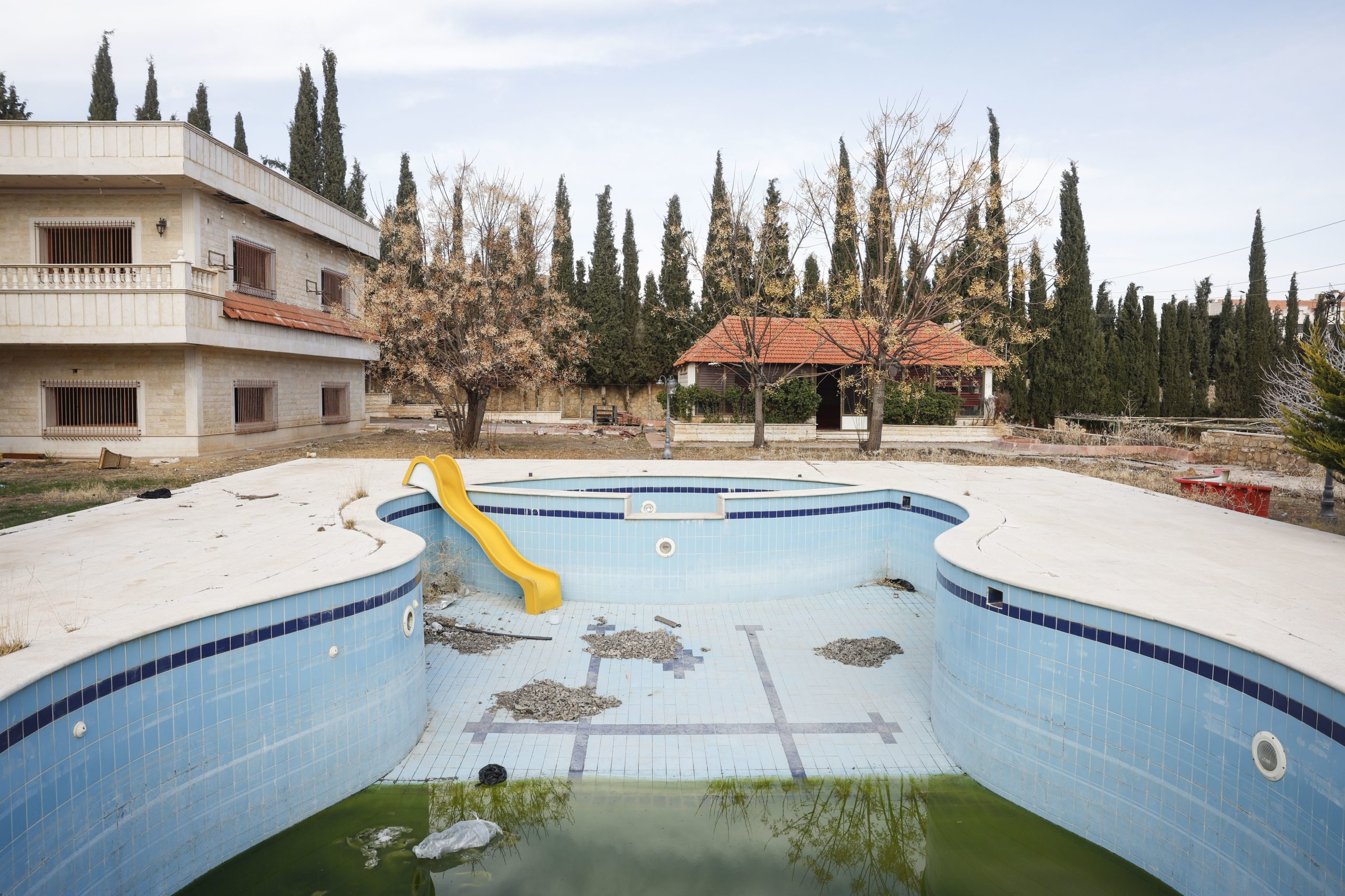 Síria. Uma visita à villa’ luxuosa que escondia fábrica da ‘cocaína dos pobres’ ligada à família Assad