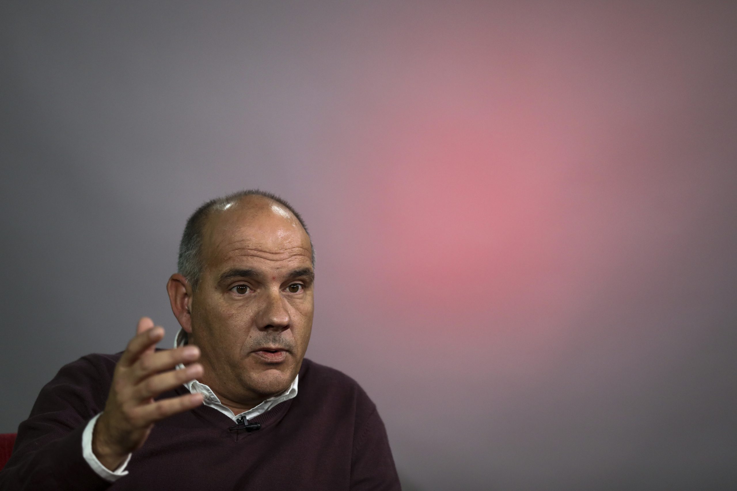 Luta pela escola pública “é uma exigência de todos”, diz Paulo Raimundo