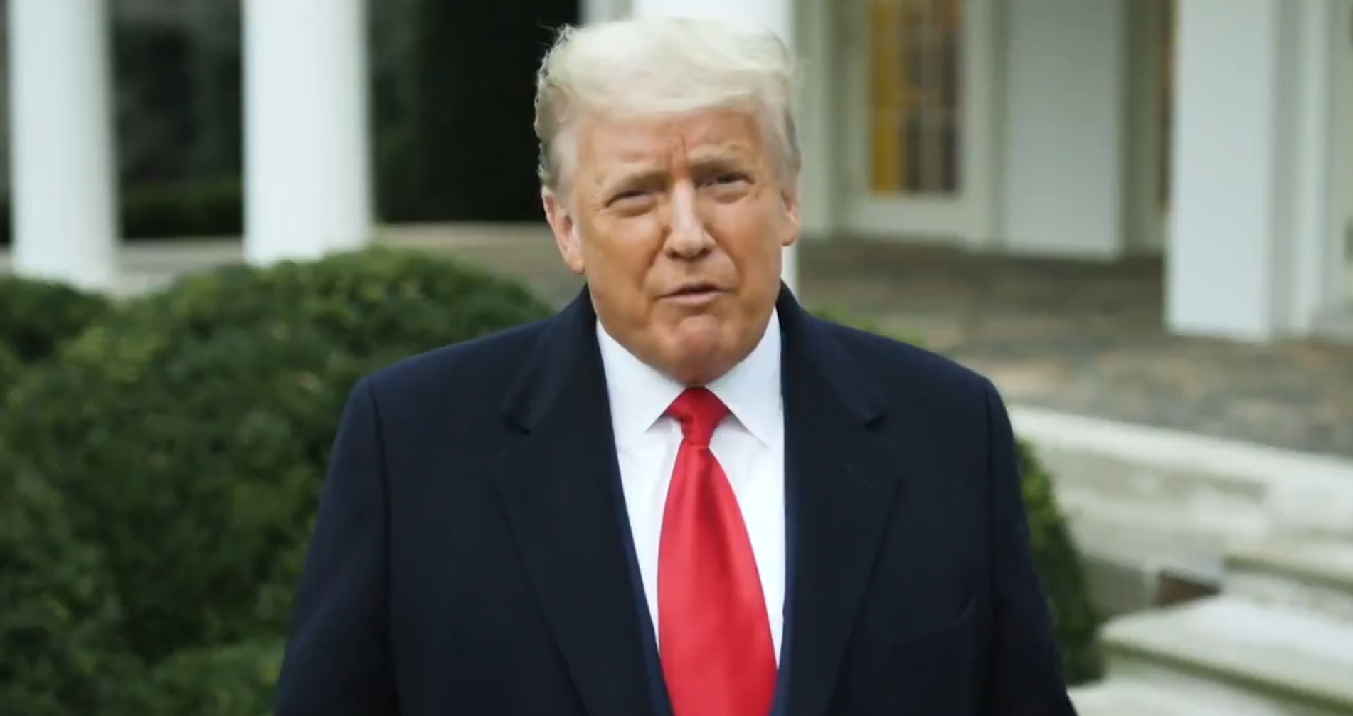 EUA: Facebook e Instagram bloqueiam contas de Donald Trump por tempo indefinido