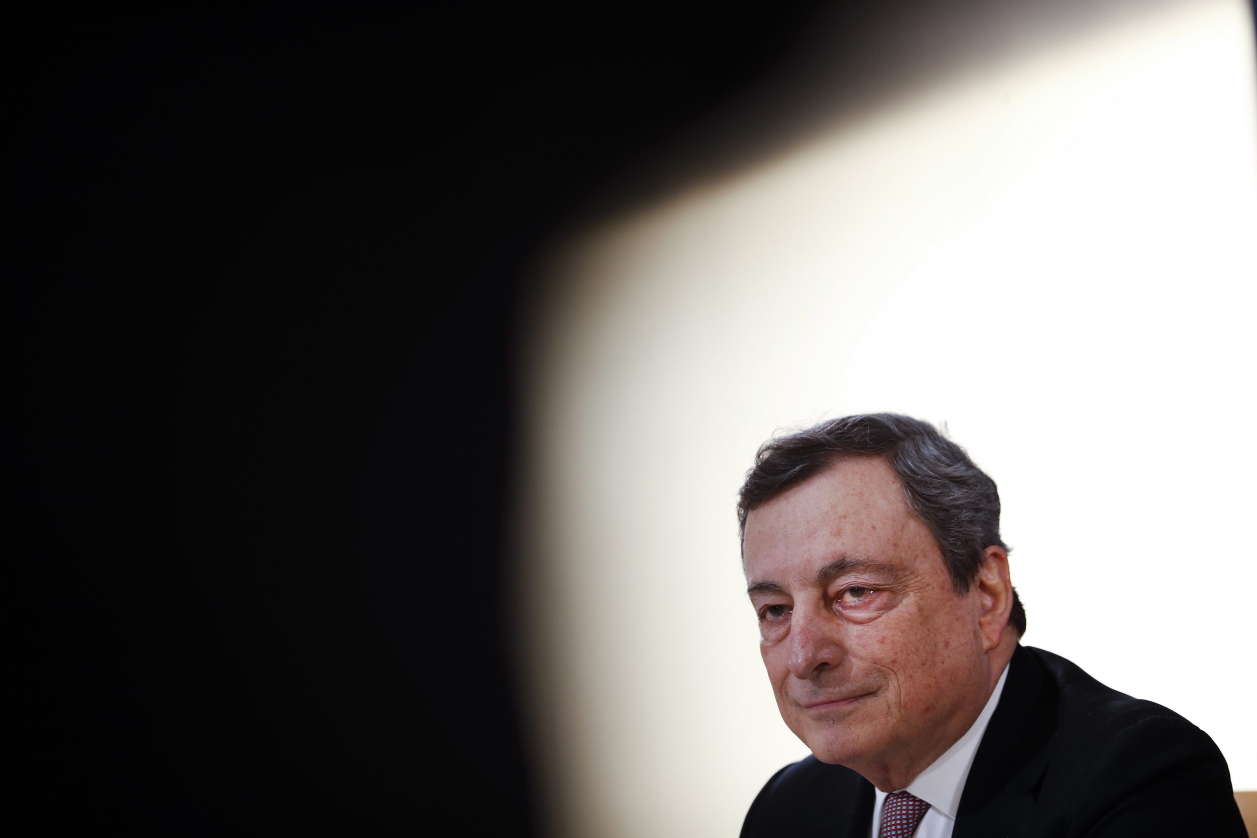Mario Draghi renunciou ao salário de primeiro-ministro