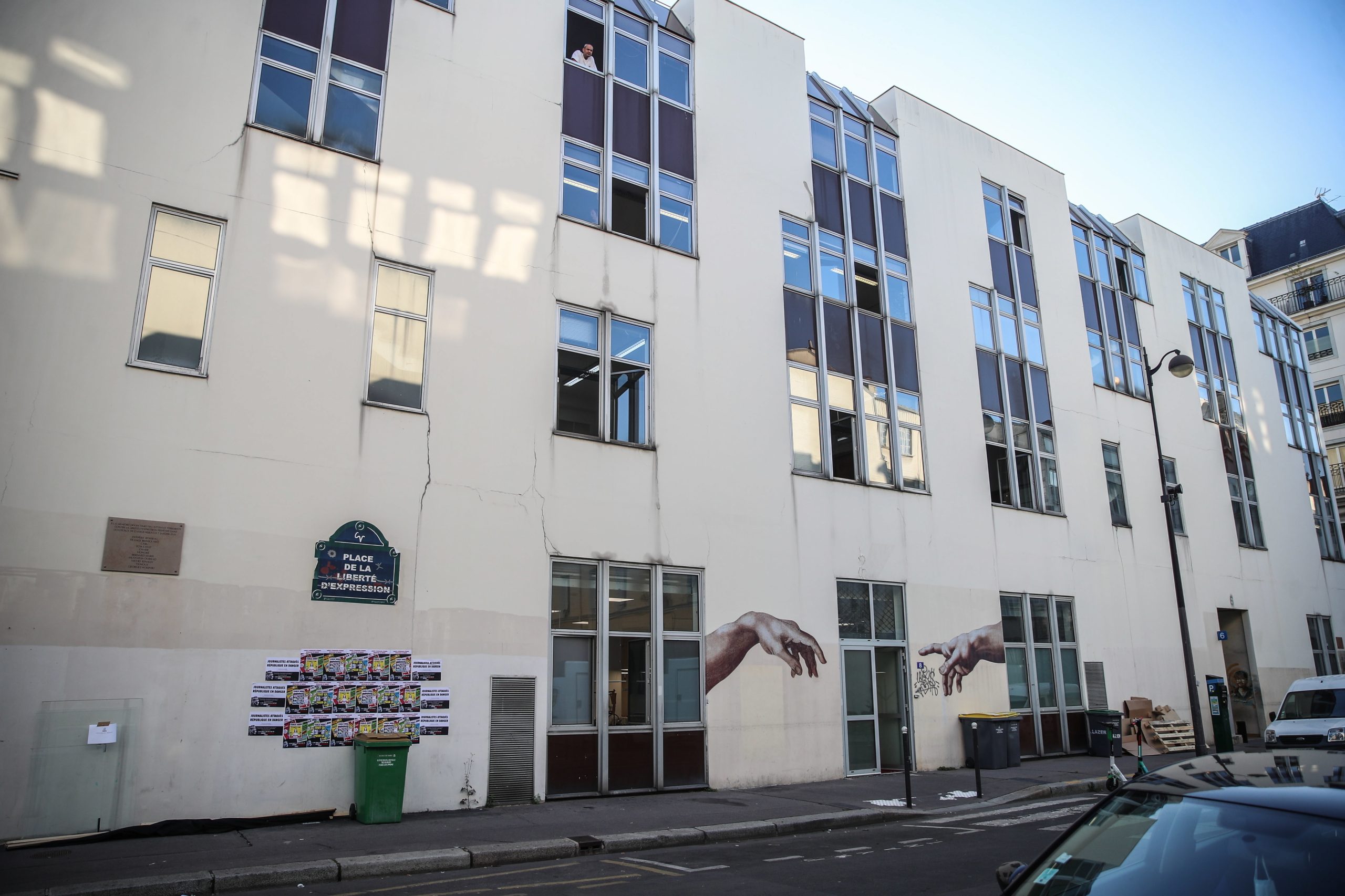 Paris: Detidos sete suspeitos do ataque com arma branca junto à antiga redação do Charlie Hebdo