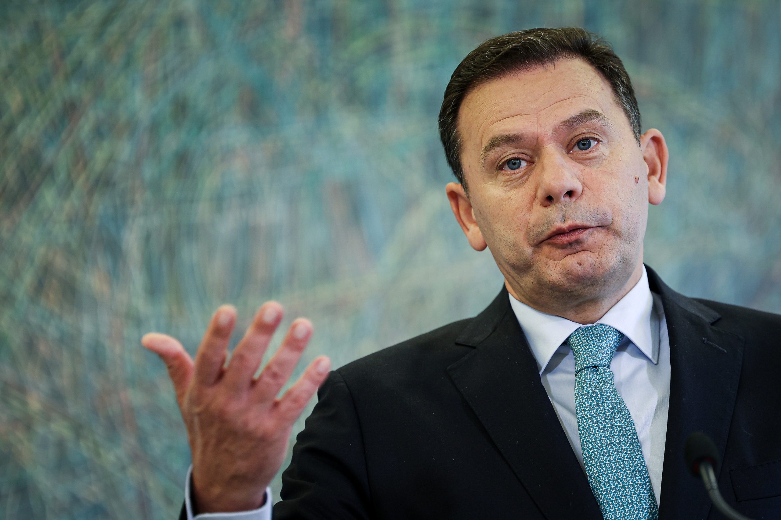 Montenegro promete novidades sobre AIMA e aconselha oposição a ter “mais pedalada”