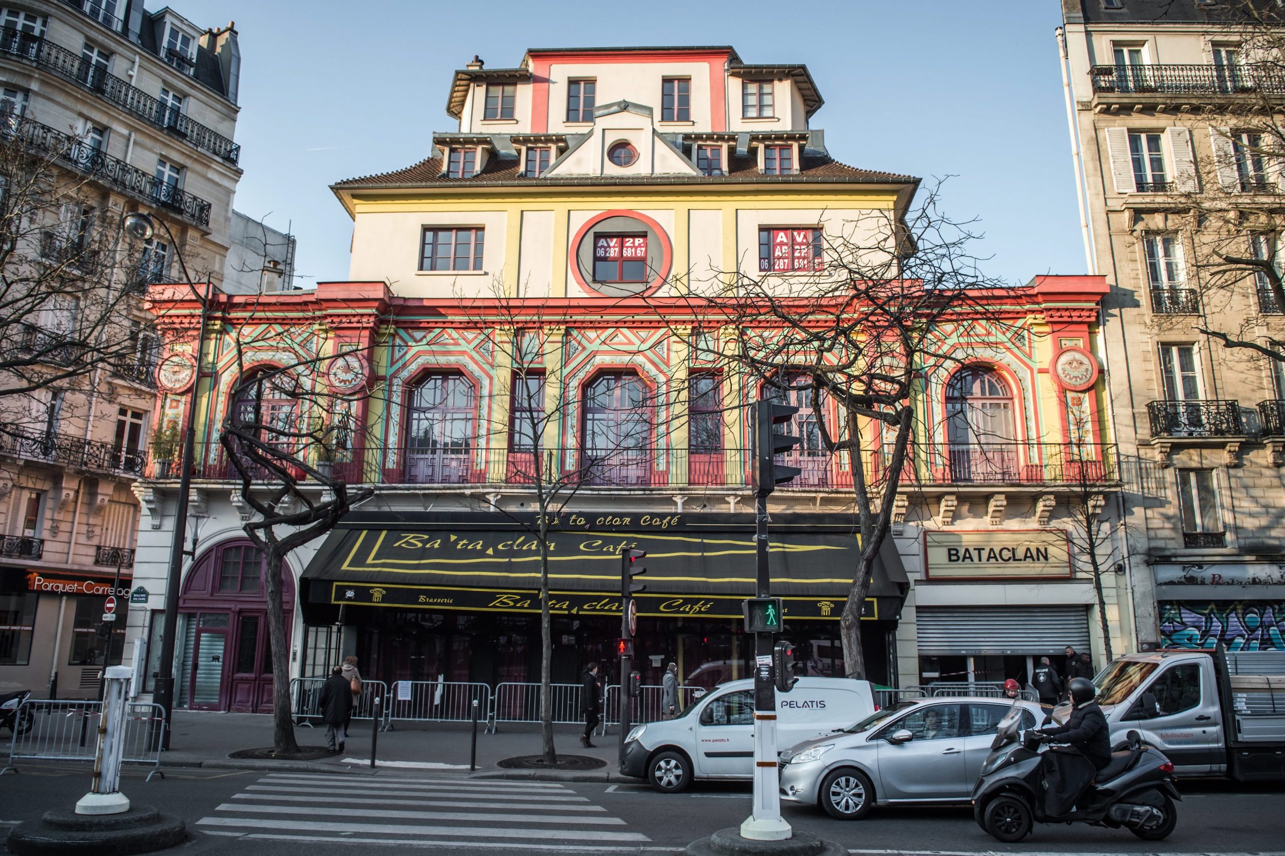 “A vida continua”, entre “medo” e estranheza, para os residentes do bairro do Bataclan