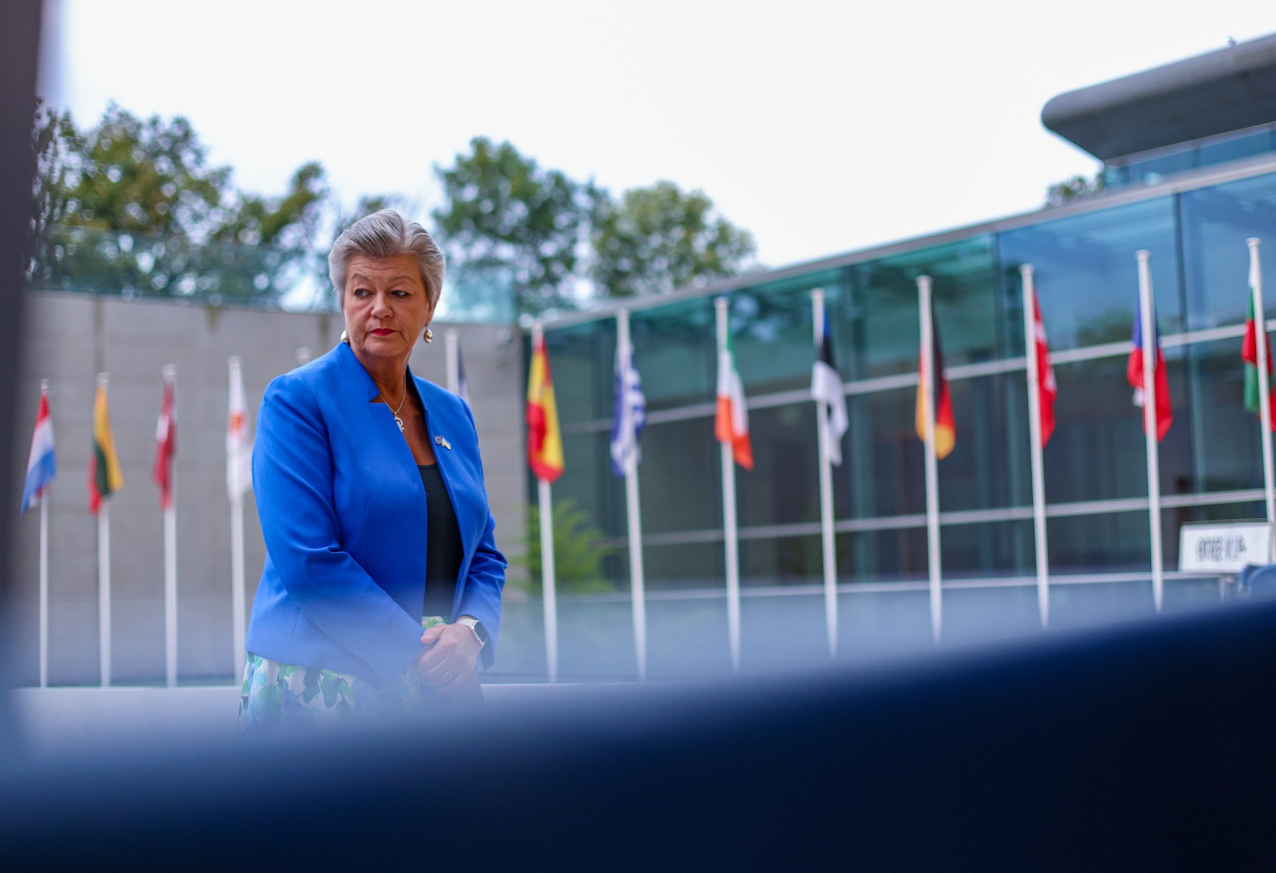 “Se continuarmos a trabalhar em conjunto e a demonstrar que é possível gerir [as migrações], isso vai retirar oxigénio à extrema-direita”, diz comissária europeia