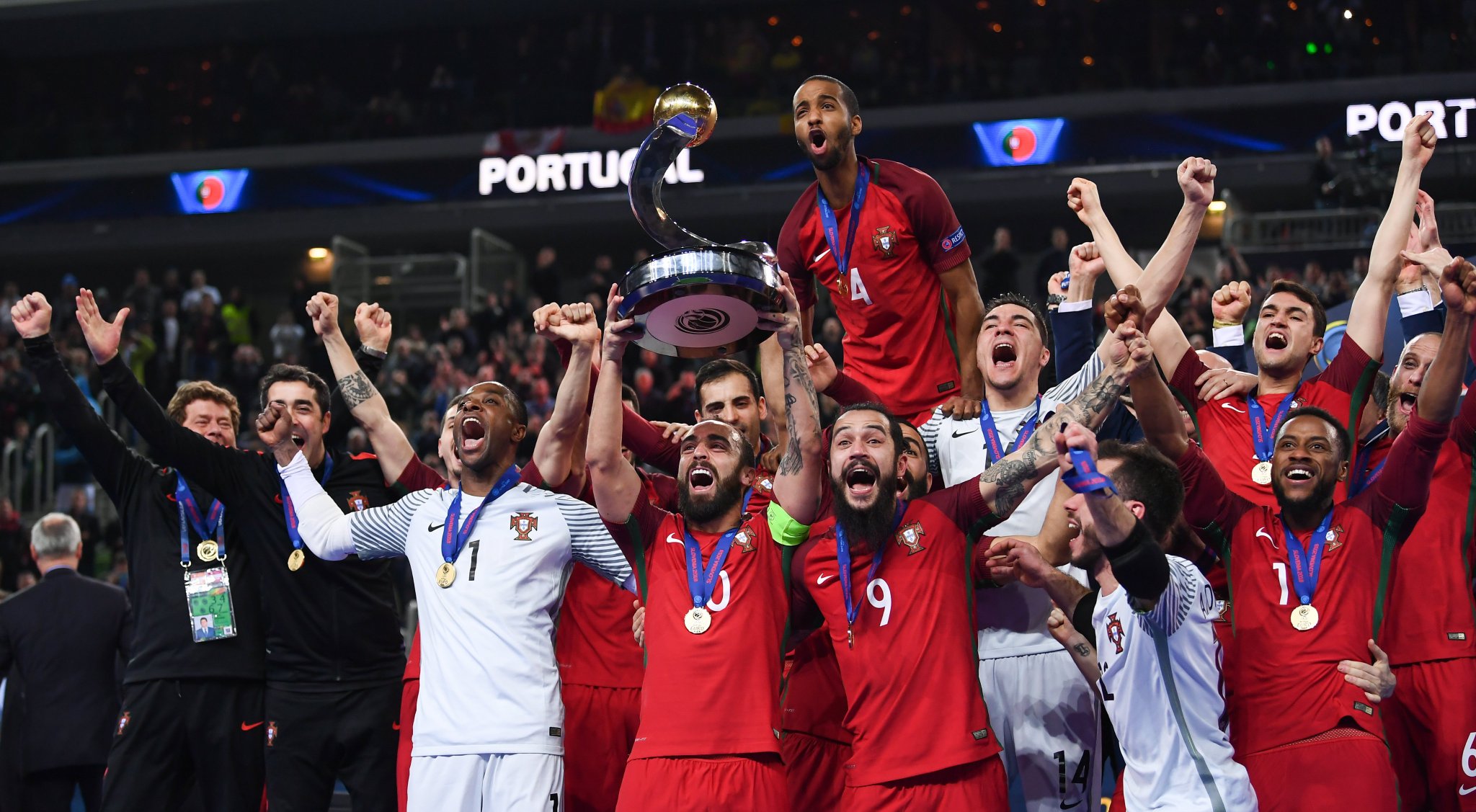 Parlamento saudou campeões europeus de futsal, uma equipa que “fez história”