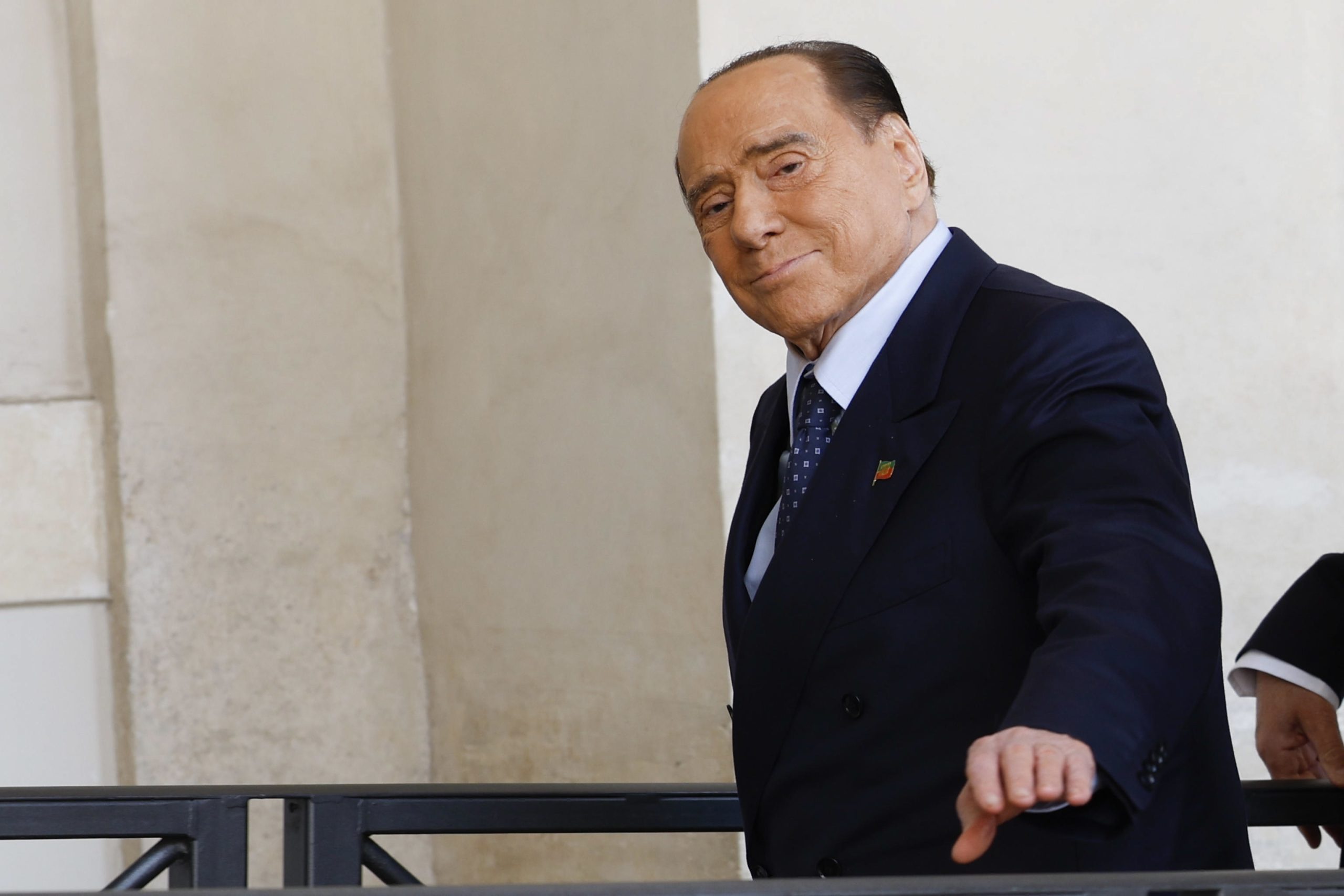 Berlusconi absolvido da acusação de subornar testemunhas das festas “bunga bunga”