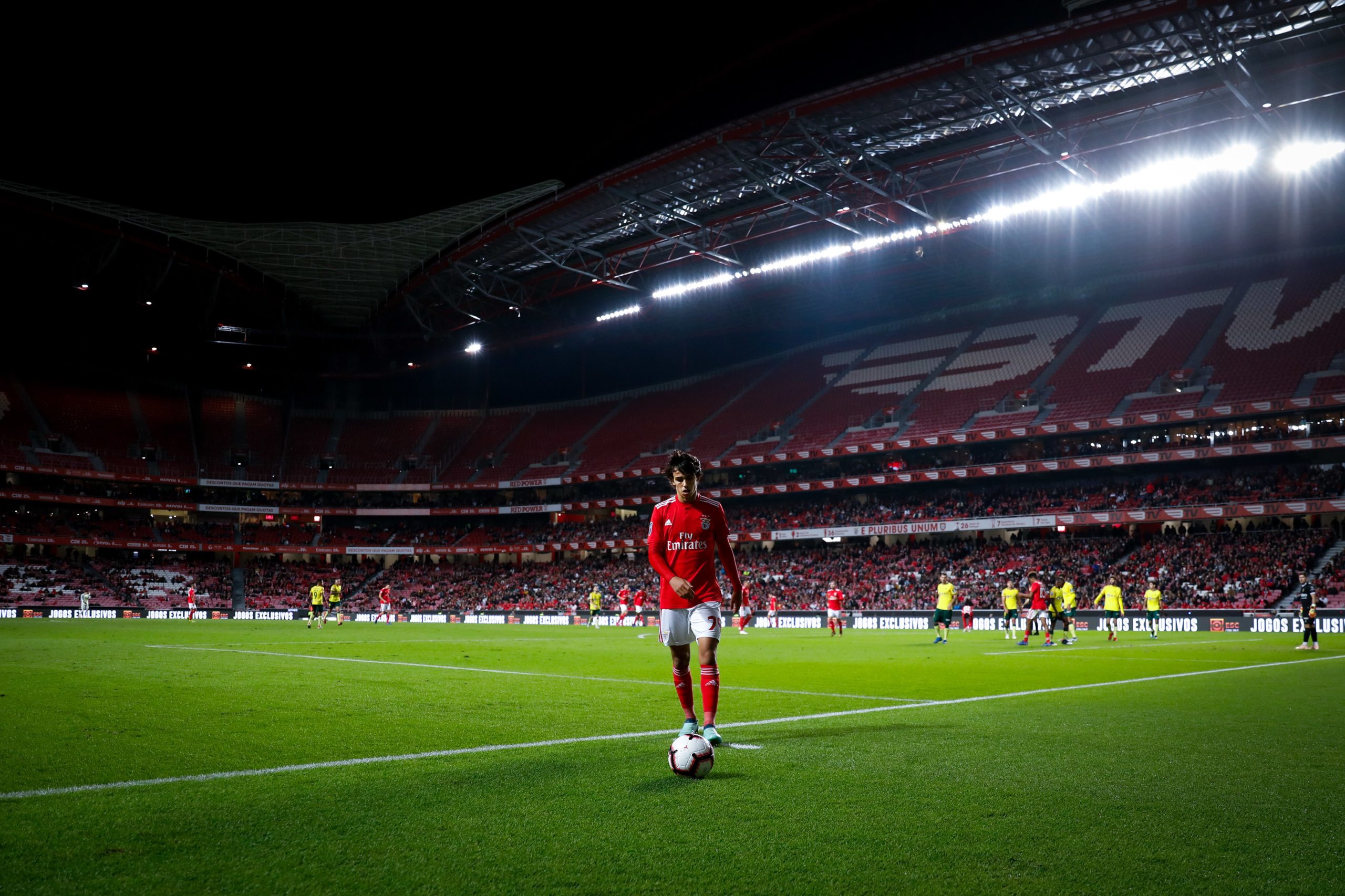 João Félix: bastam mil minutos para ser melhor do que CR7?