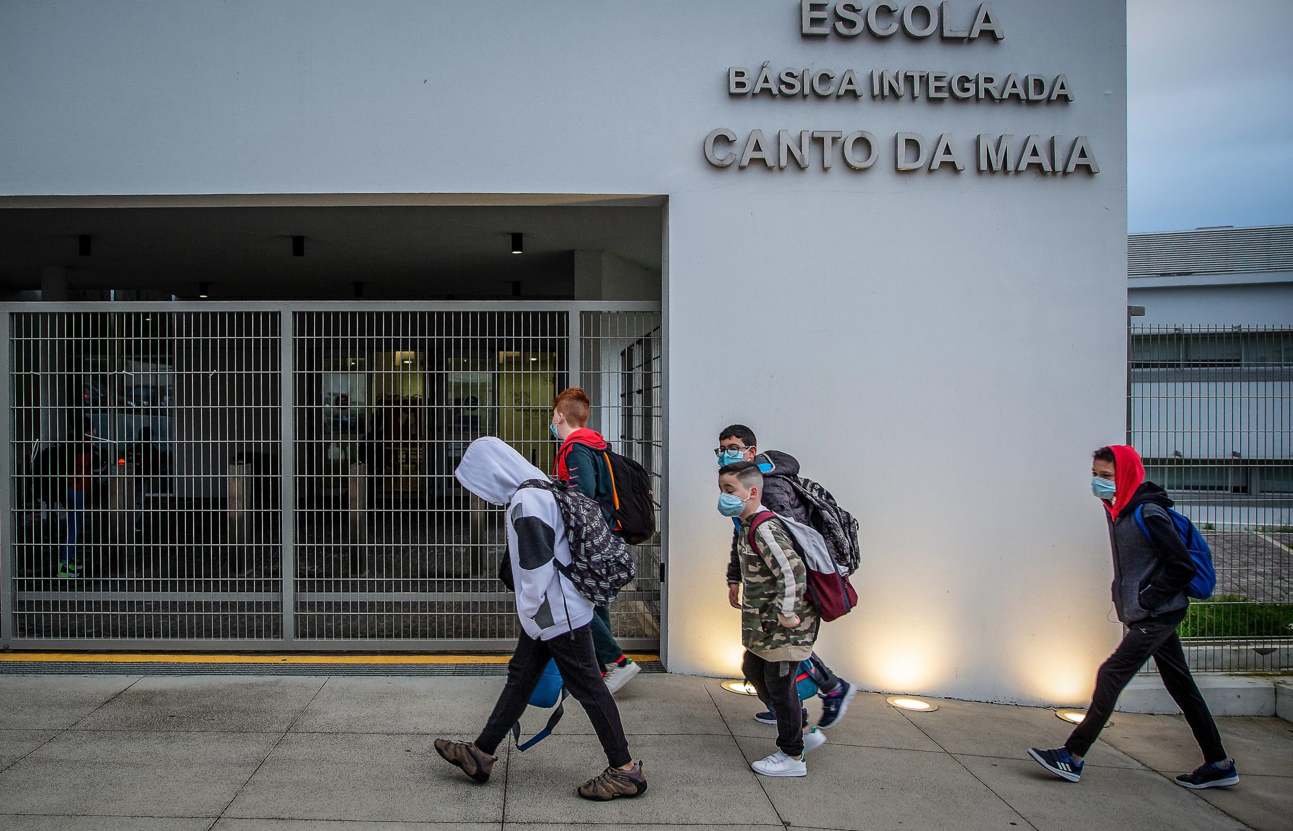Açores lançam concurso para cinco mil novos equipamentos para as escolas