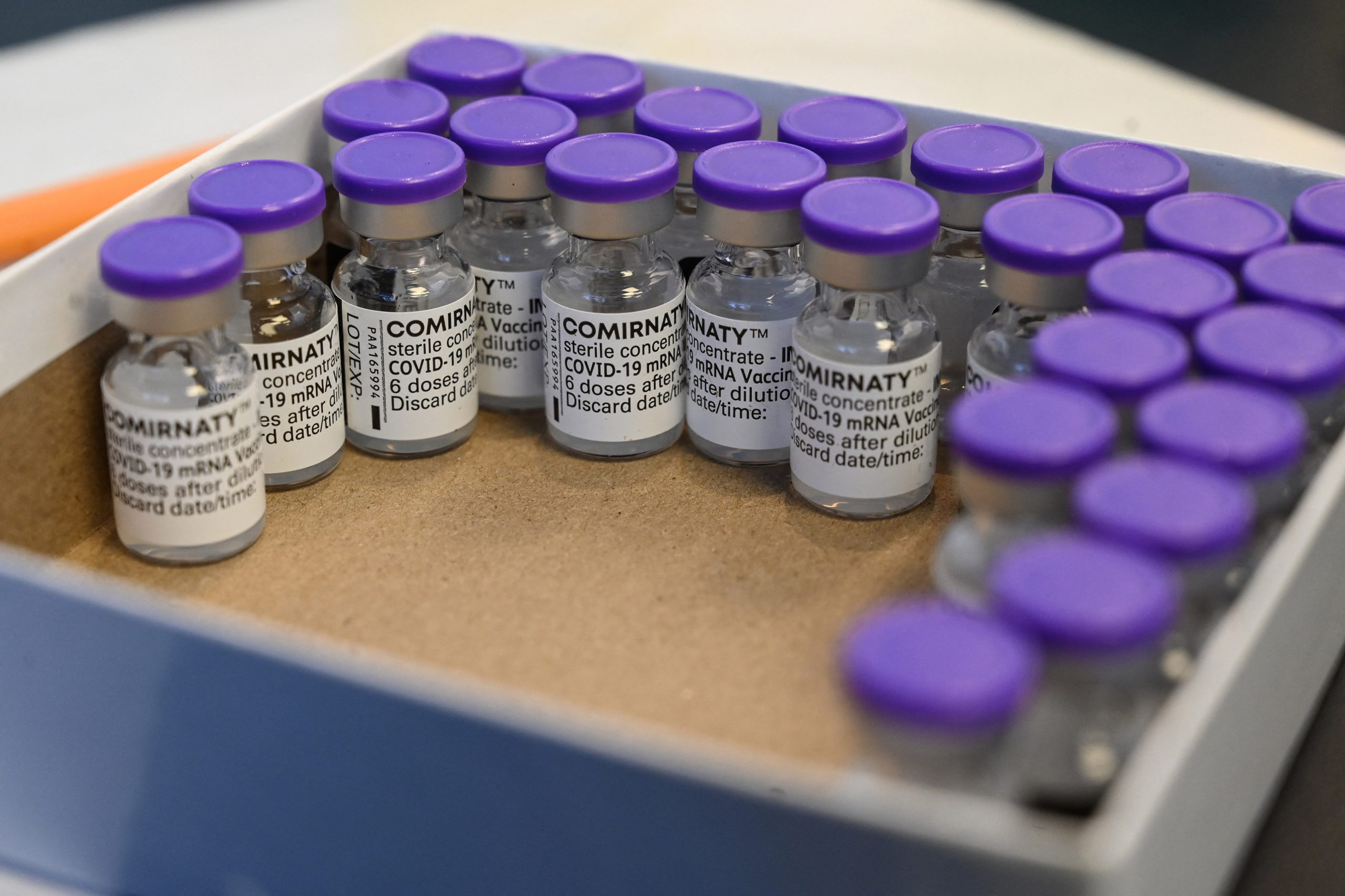 Covid-19: União Europeia assina contrato com a Pfizer para comprar 1,8 mil milhões de doses de vacinas