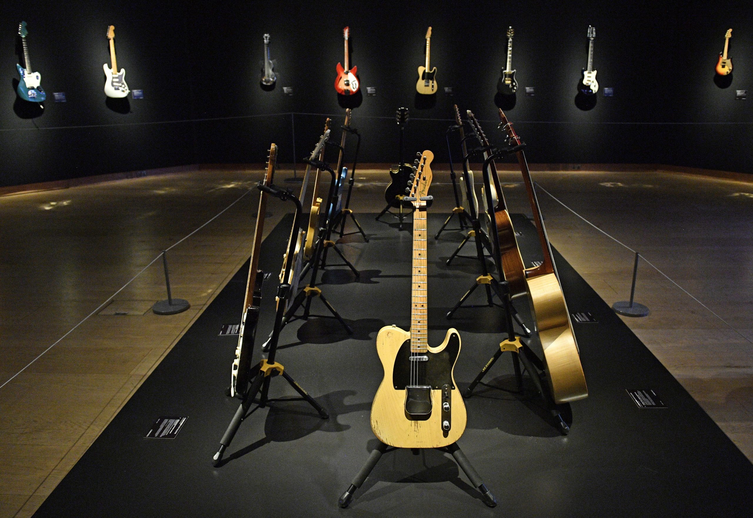 Leilão de guitarras de David Gilmour, dos Pink Floyd, rende 21,5 milhões de dólares
