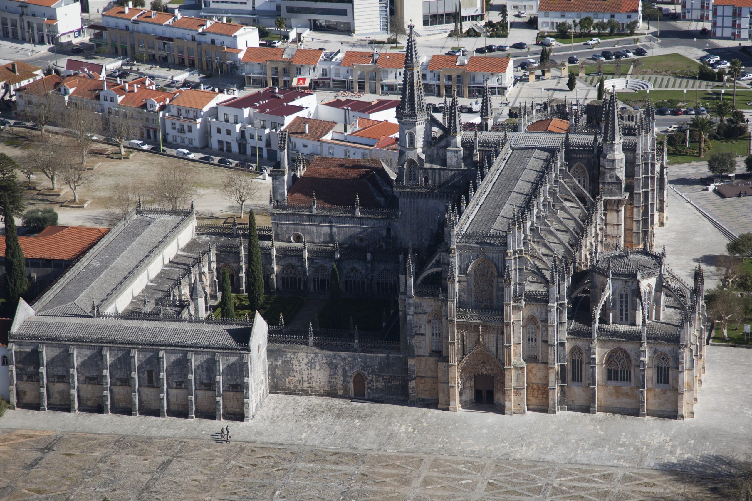 Diretor do Mosteiro da Batalha pede fim de trânsito de pesados à frente do monumento