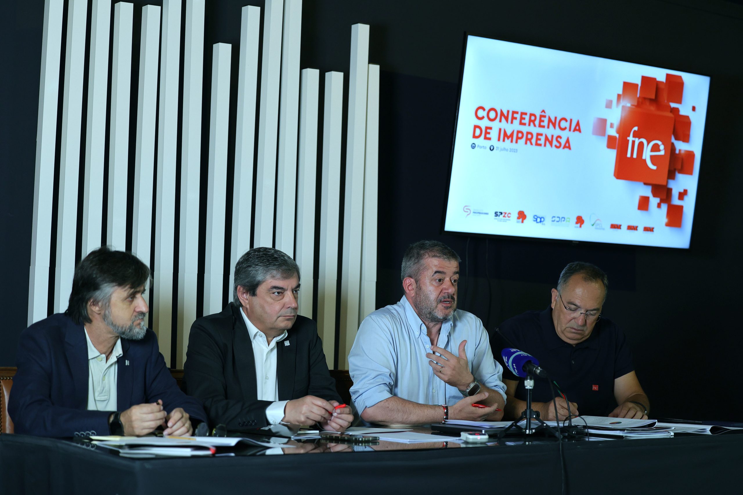 FNE lamenta recurso a professores reformados para evitar alunos sem aulas