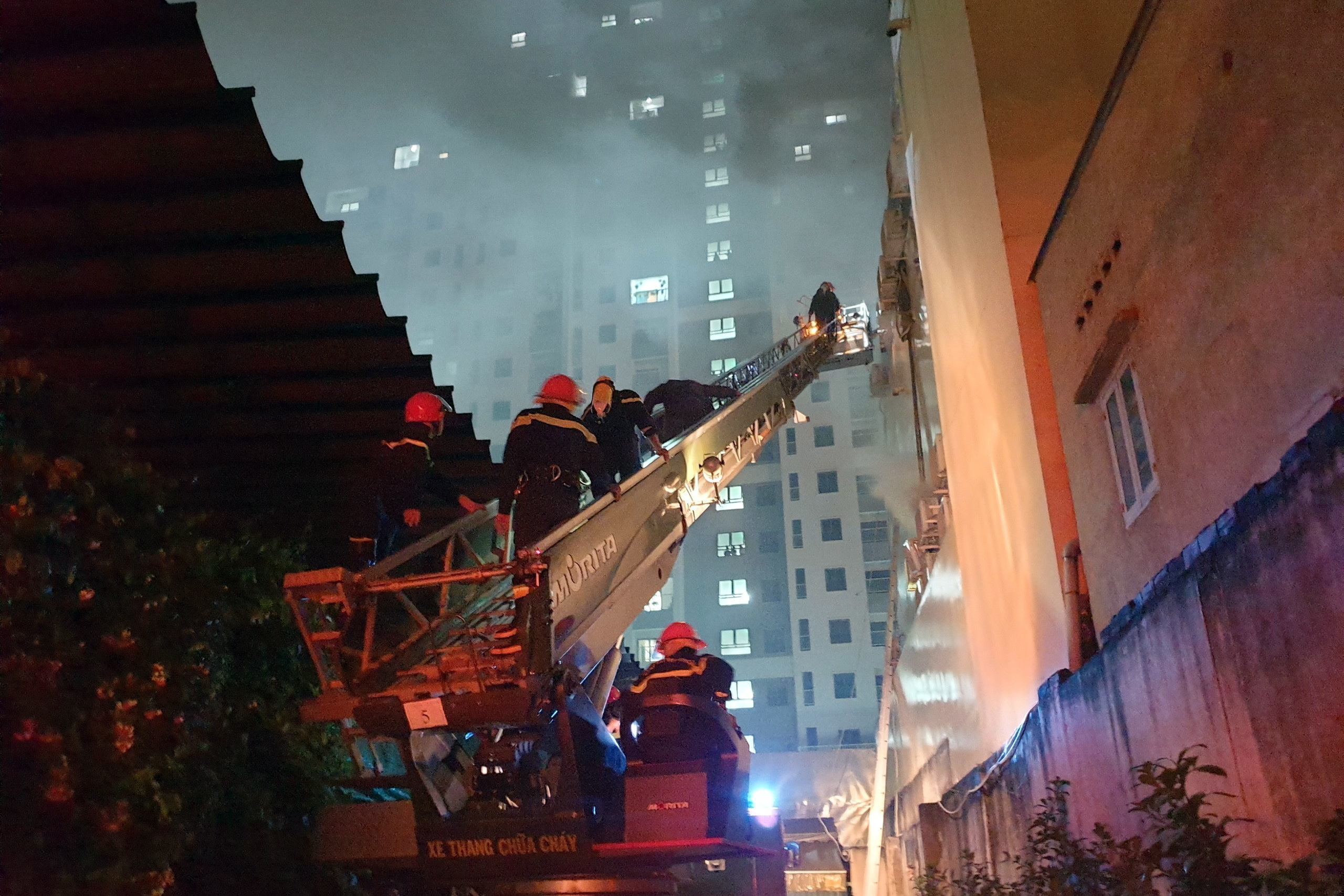 Incêndio em bar de karaoke causa 23 mortos e 11 feridos no Vietname